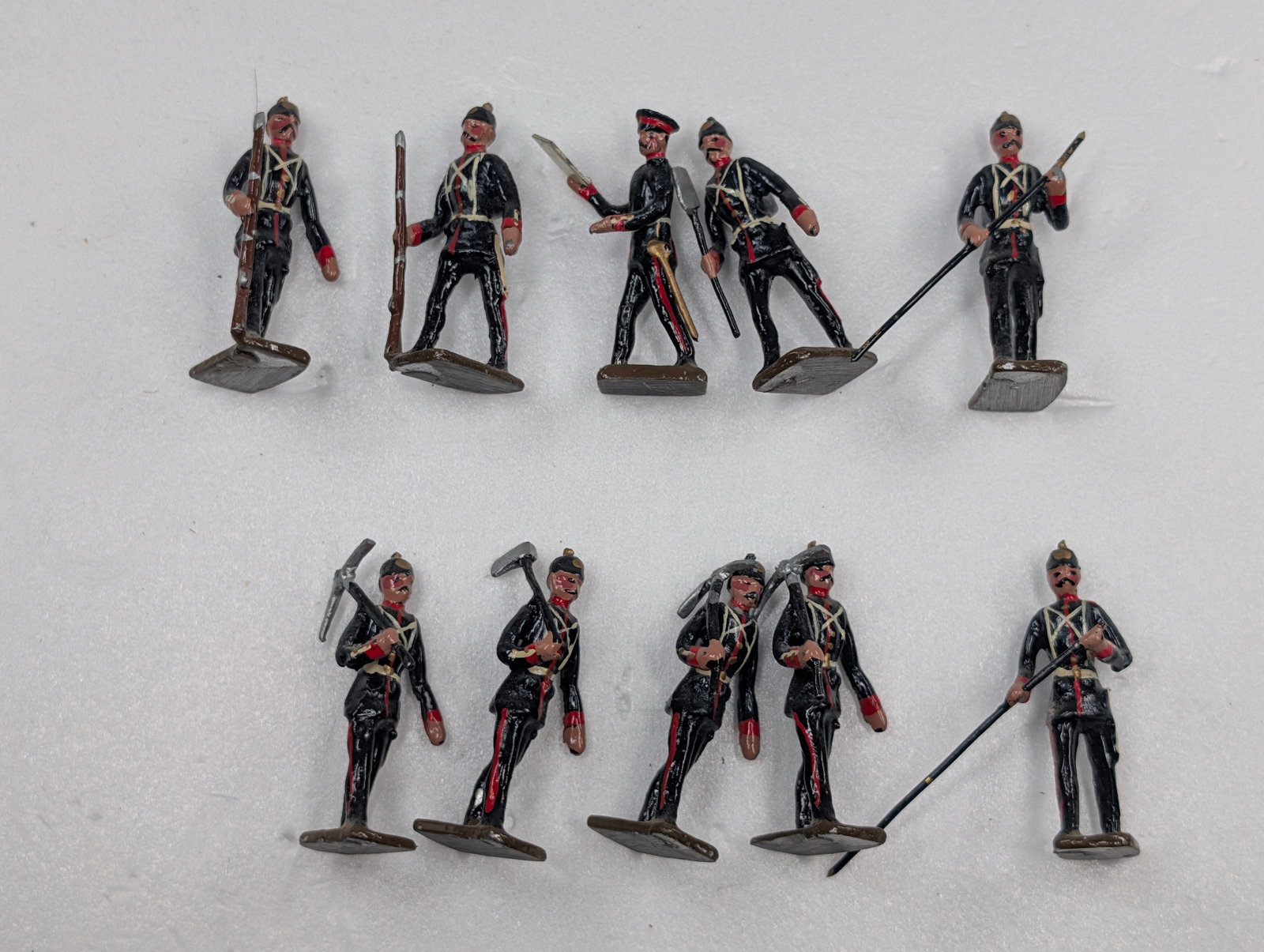 SET OF 10 UNMARKED HAND PAINTED LEAD SOLDIERS: ALL REMAIN IN GOOD CONDITION, SHOWING SOME TYPICAL PAINT WEAR.