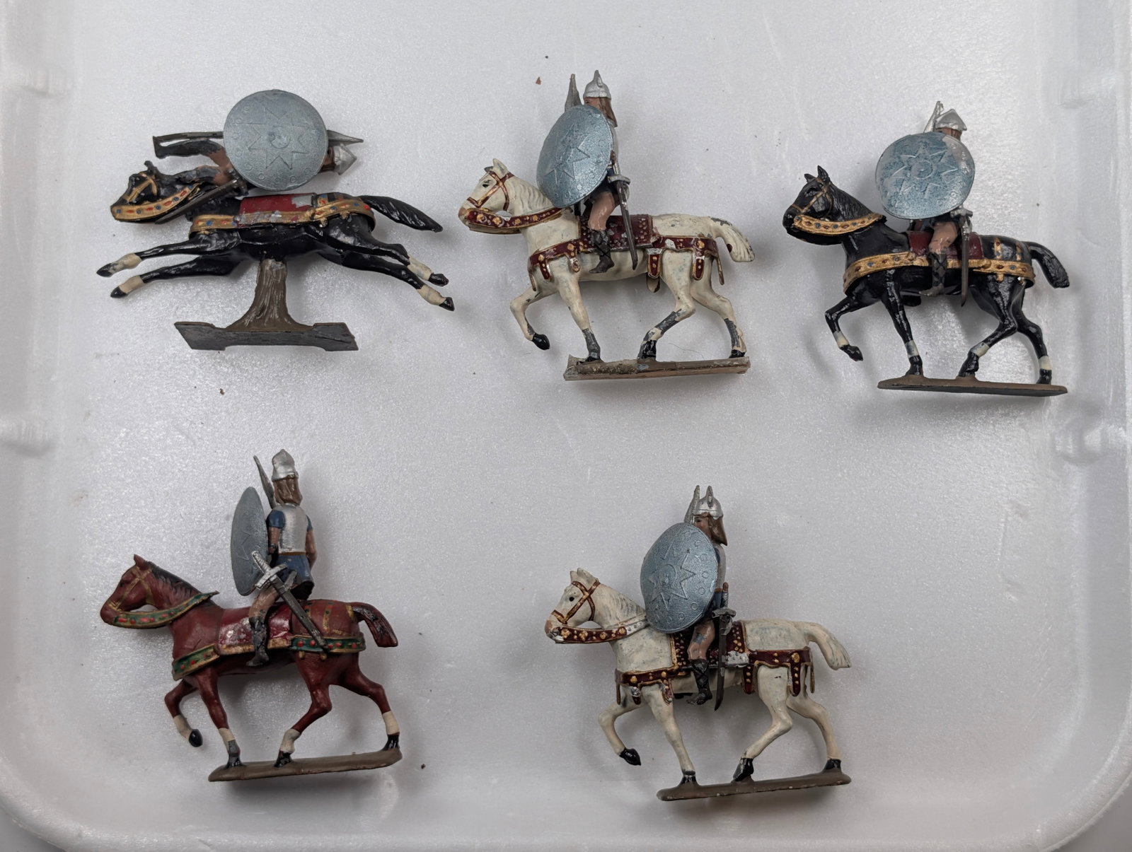 ASSORTED LOT OF VARIOUS MOUNTED SOLDIERS: ALL REMAIN IN FAIR TO GOOD CONDITION, SHOWING SOME TYPICAL WEAR.