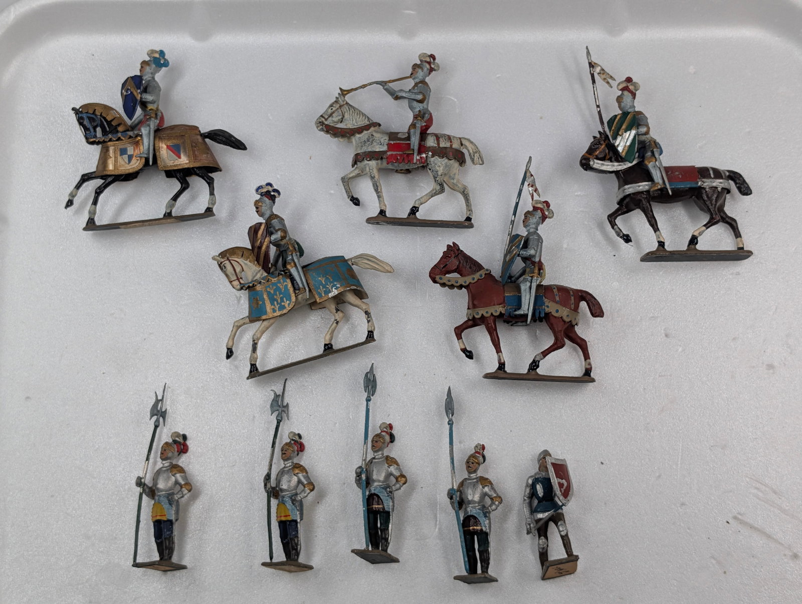 ASSORTED LOT OF VARIOUS MOUNTED SOLDIERS (1 of 6)
