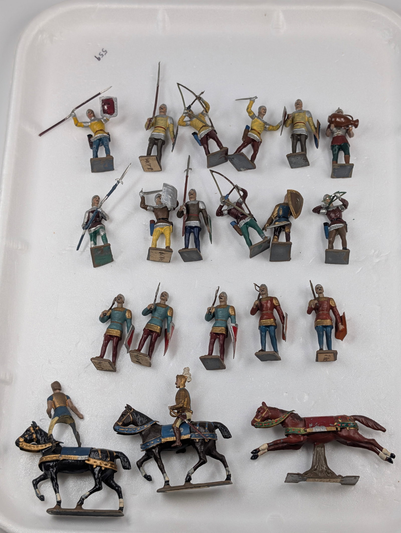 ASSORTED LOT OF VARIOUS HAND PAINTED SOLDIERS: ALL REMAIN IN FAIR TO GOOD CONDITION, SHOWING SOME TYPICAL WEAR.