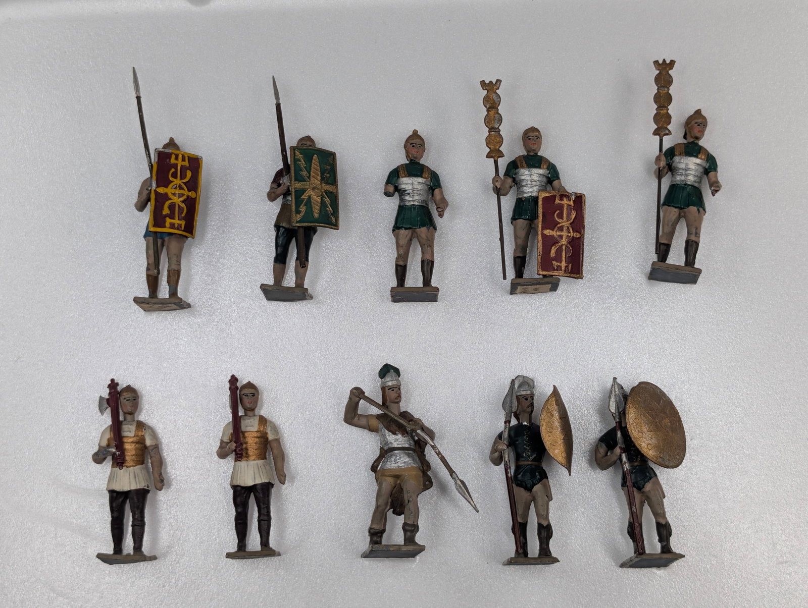 ASSORTED LOT OF VARIOUS HAND PAINTED SOLDIERS: ALL REMAIN IN FAIR TO GOOD CONDITION, SHOWING SOME TYPICAL WEAR.