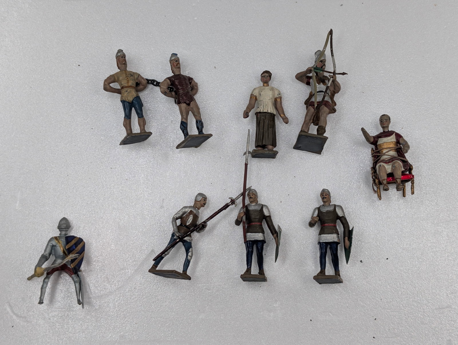 UNMARKED HAND PAINTED ROMAN KNIGHT SOLDIERS: ALL REMAIN IN FAIR TO GOOD CONDITION, SHOWING SOME TYPICAL WEAR.