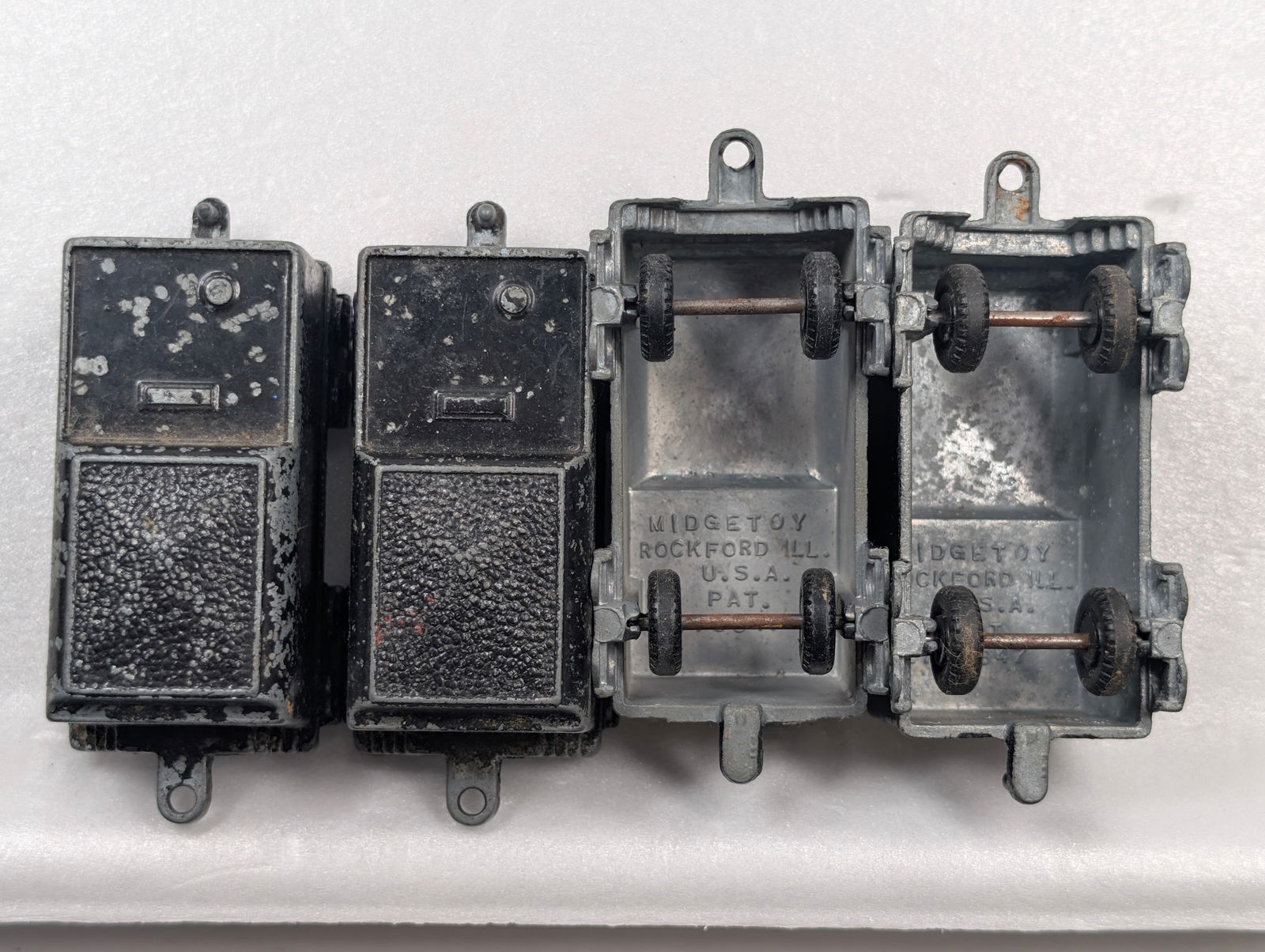 4) MIDGETOY TRAIN CARS: ALL REMAIN IN FAIR TO GOOD CONDITION, SHOWING SOME TYPICAL WEAR.