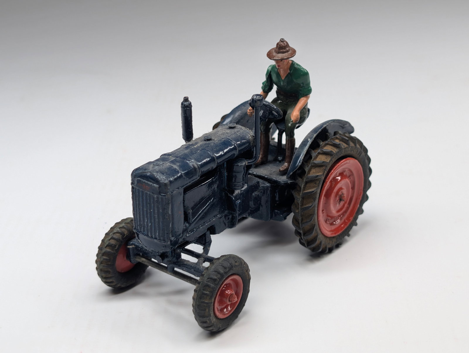 VINTAGE BRITAINS LTD FORD TRACTOR & FARMER (1 of 7)