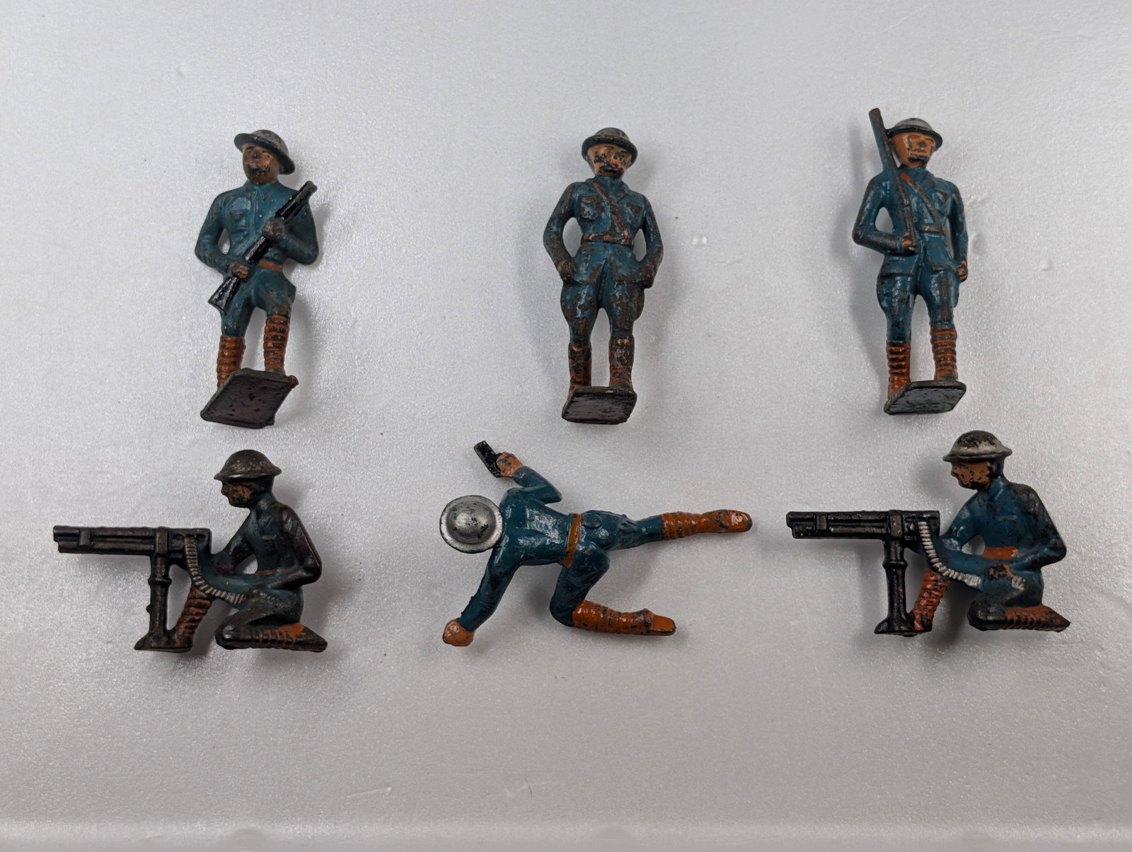 6) BLUE & ORANGE BARCLAY / MANOIL LEAD SOLDIERS (1 of 4)