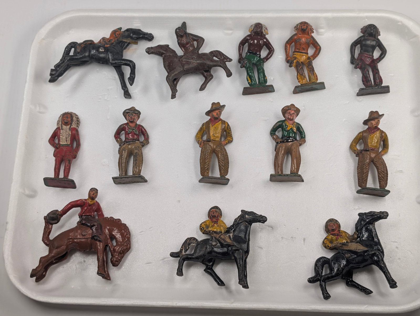 13) VARIOUS BARCLAY / MANOIL COWBOY & INDIAN FIGURES (1 of 4)