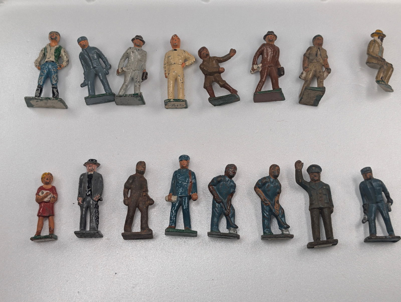 ASSORTED LOT OF VARIOUS BRAND LEAD FIGURES (1 of 5)