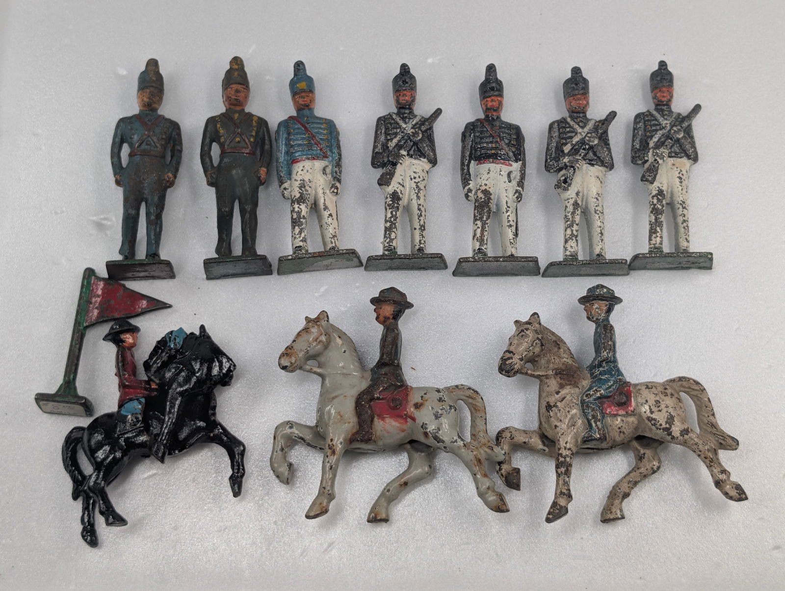 ASSORTED LOT OF VARIOUS BRAND LEAD FIGURES (1 of 4)