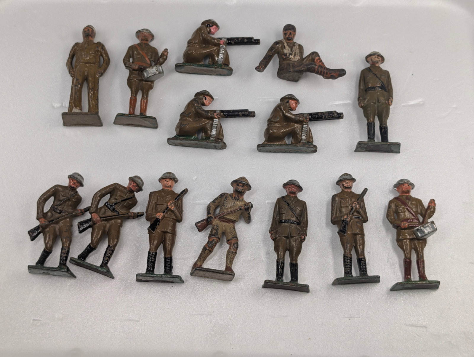 ASSORTED LOT OF VARIOUS BRAND LEAD SOLDIERS (1 of 5)