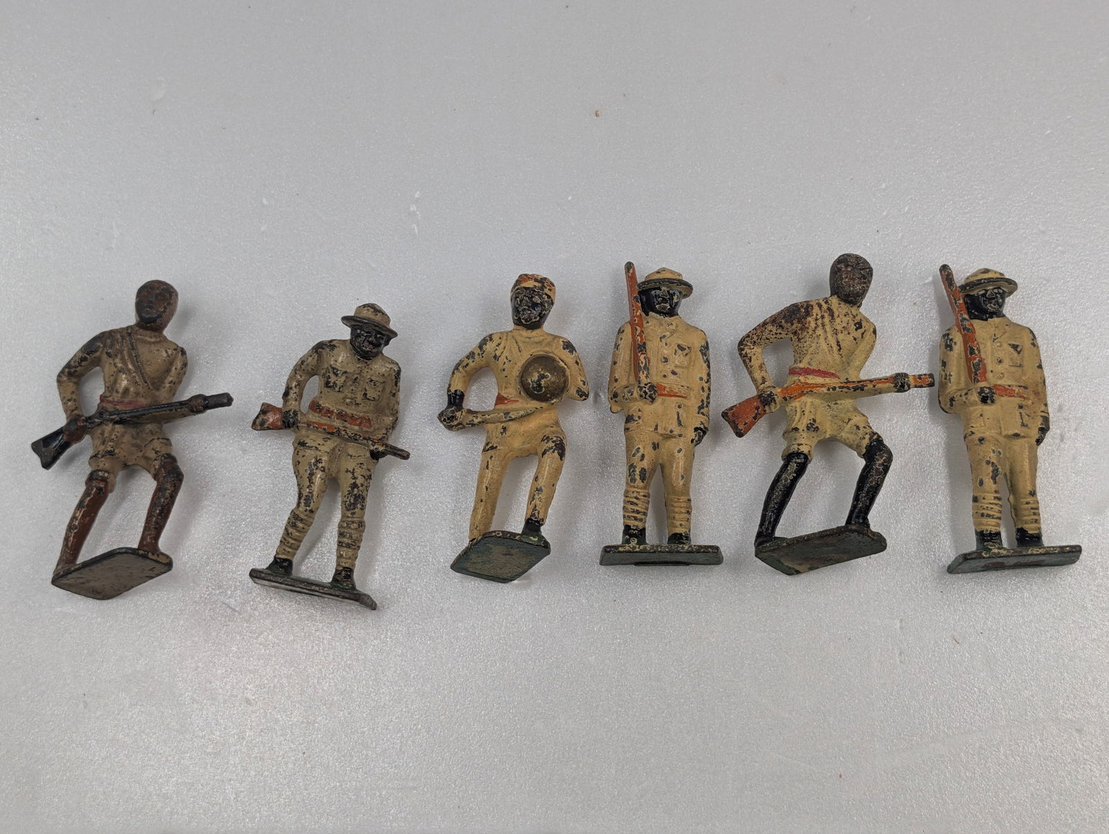 SET OF 6 VINTAGE LEAD SOLDIERS (1 of 4)