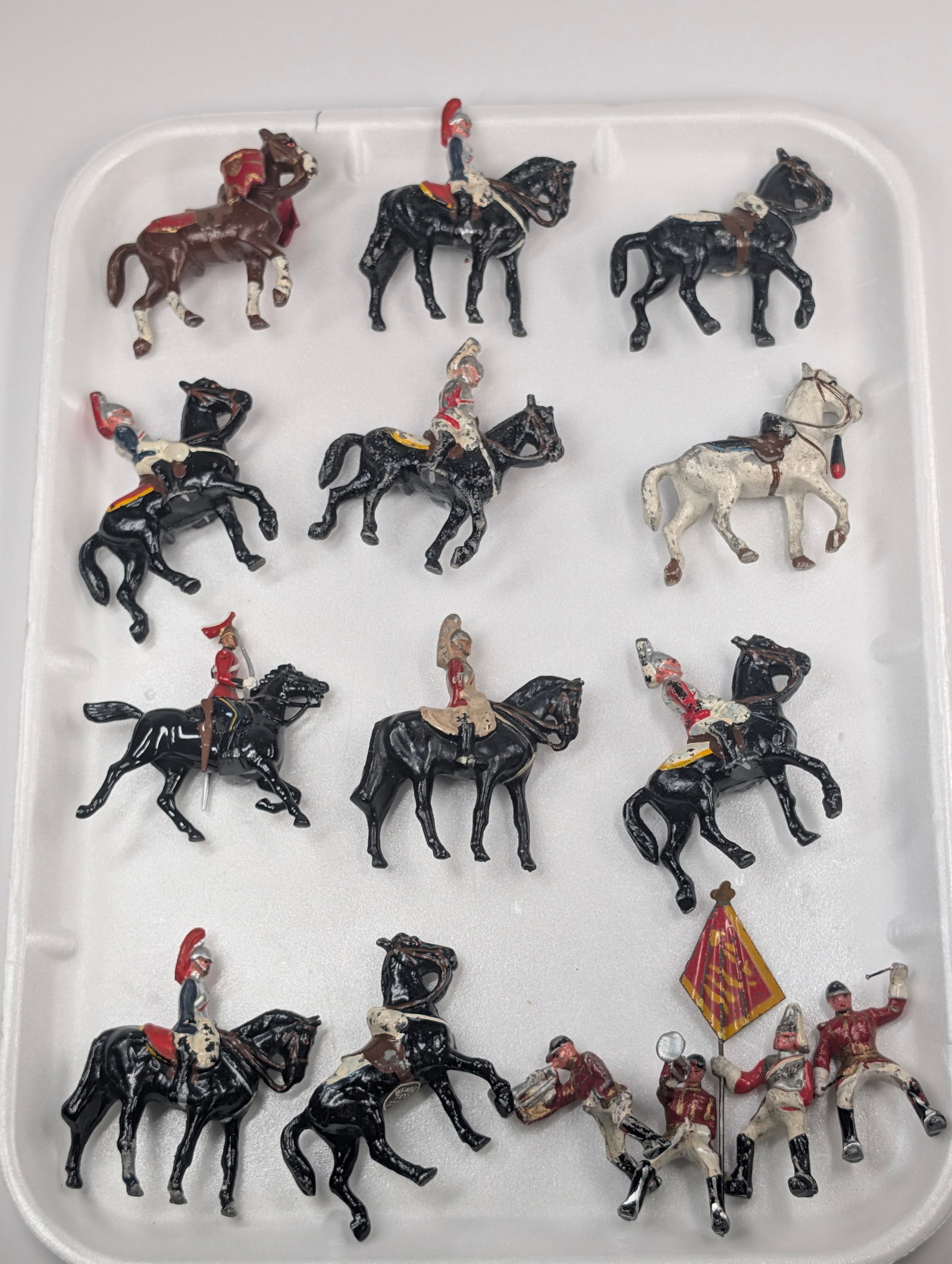 VARIOUS BRITAIN MOUNTED LEAD SOLDIERS: ALL REMAIN IN FAIR TO GOOD CONDITION, SHOWING SOME TYPICAL PAINT WEAR.