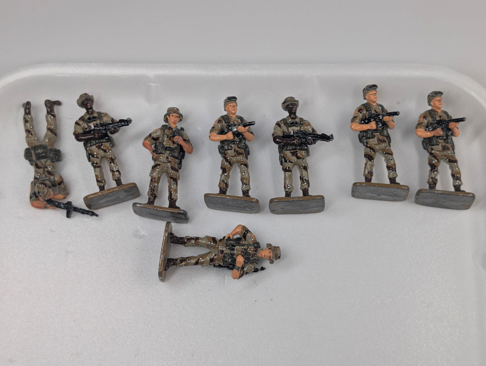 SET OF 8 HAND PAINTED LEAD MILITARY SOLDIERS (1 of 5)