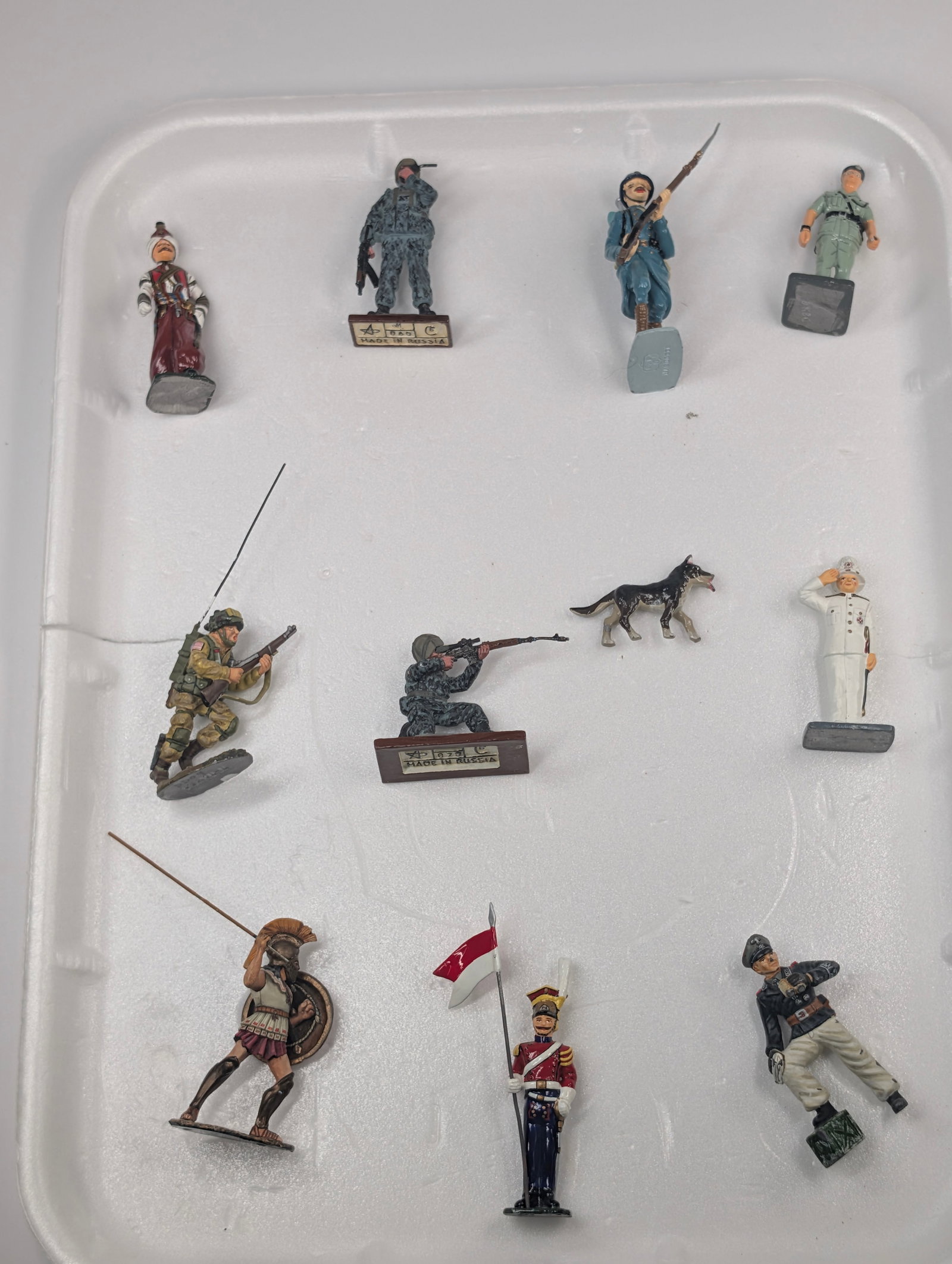 ASSORTMENT OF VARIOUS BRAND LEAD SOLDIERS: ALL REMAIN IN FAIR TO GOOD CONDITION, SHOWING SOME TYPICAL WEAR.