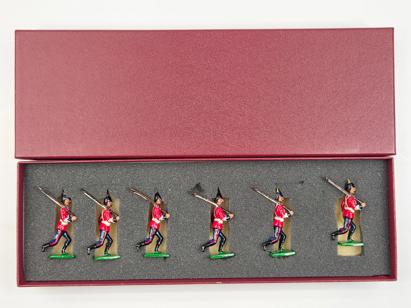 SOMERSET LIGHT INFANTRY ADVANCING SOLDIERS: ALL REMAIN IN GOOD CONDITION, SHOWING SOME LIGHT WEAR.