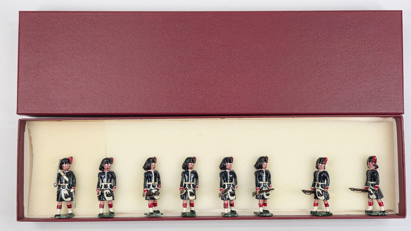NOSTALGIA SET OF 8 HAND PAINTED SOLDIERS: ALL REMAIN IN GOOD CONDITION. SOME WITH BENDS IN RIFLE.