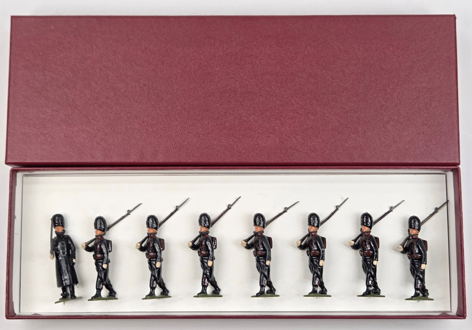 SET OF 8 UNMARKED HAND PAINTED LEAD SOLDIERS: ALL REMAIN IN GOOD CONDITION, SHOWING SOME PAINT WEAR.