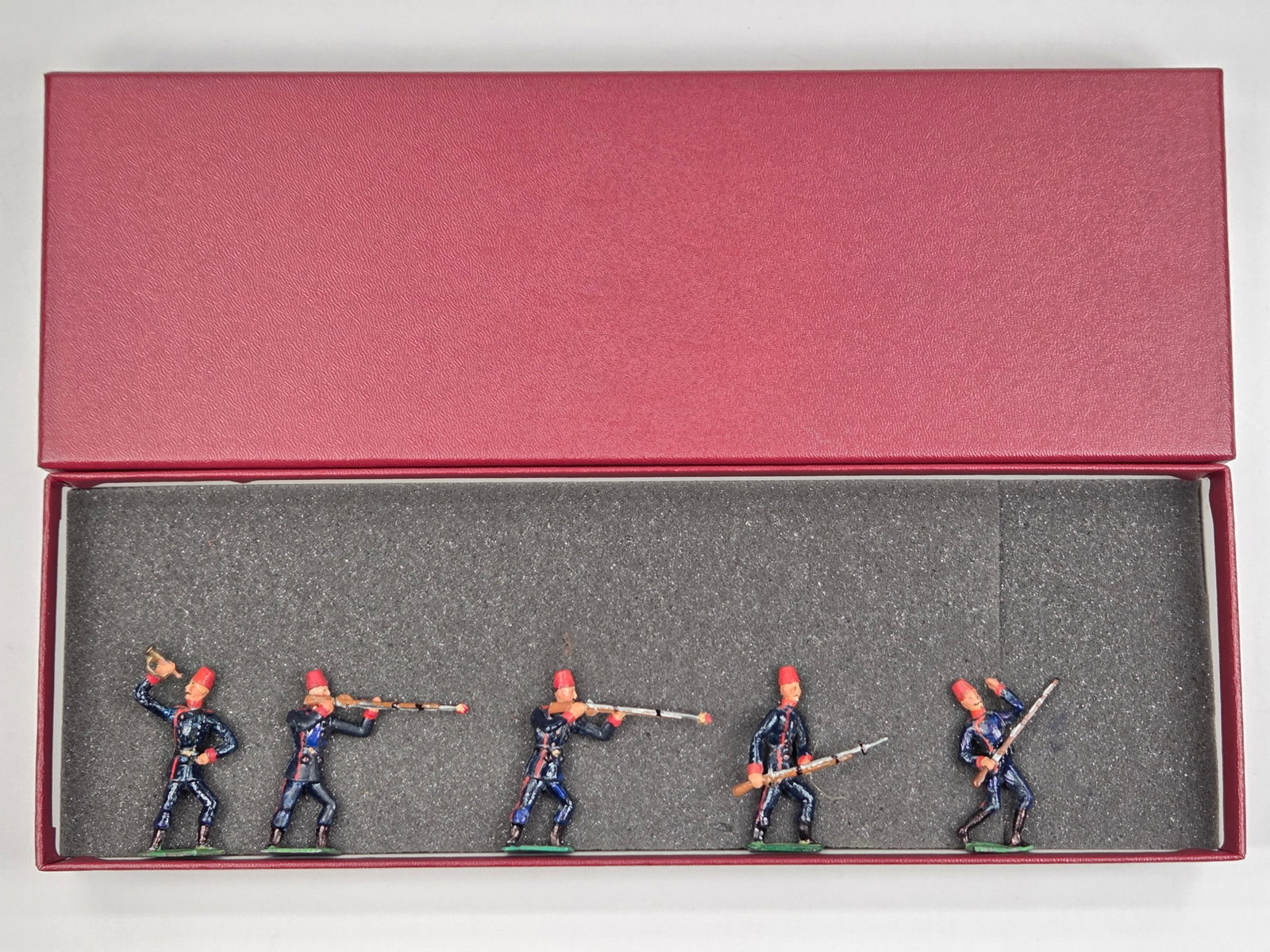 UNMARKED SET OF 5 HAND PAINTED LEAD SOLDIERS: ALL REMAIN IN GOOD CONDITION, SHOWING SOME TYPICAL WEAR.