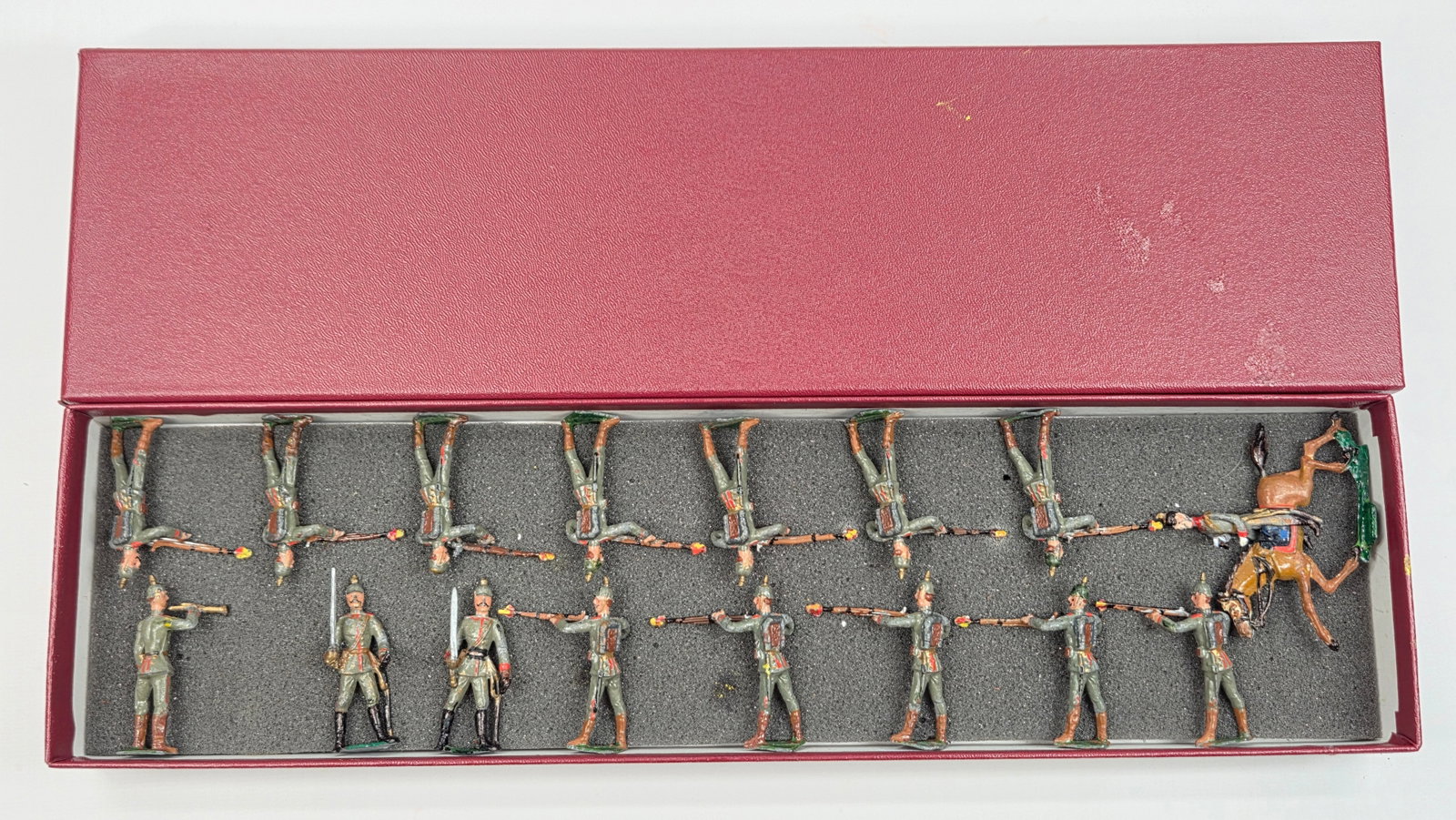SET OF 16 UNMARKED HAND PAINTED LEAD SOLDIERS: ALL REMAIN IN FAIR TO GOOD CONDITION, SHOWING PAINT WEAR.
