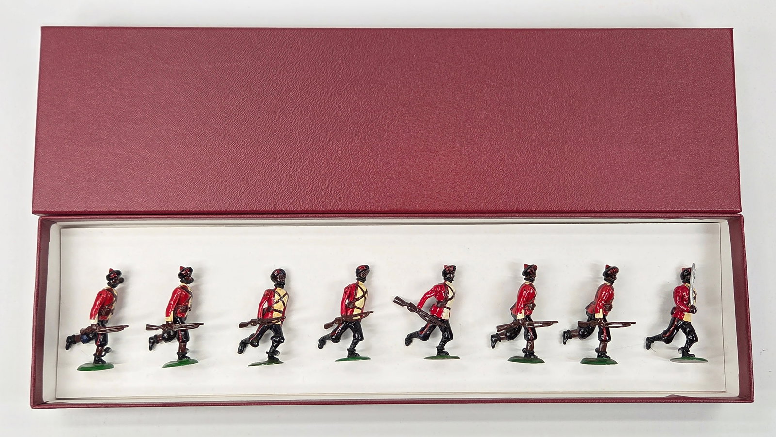 SET OF 8 UNMARKED HAND PAINTED LEAD SOLDIERS: ALL REMAIN IN GOOD CONDITION, SHOWING SOME TYPICAL WEAR.