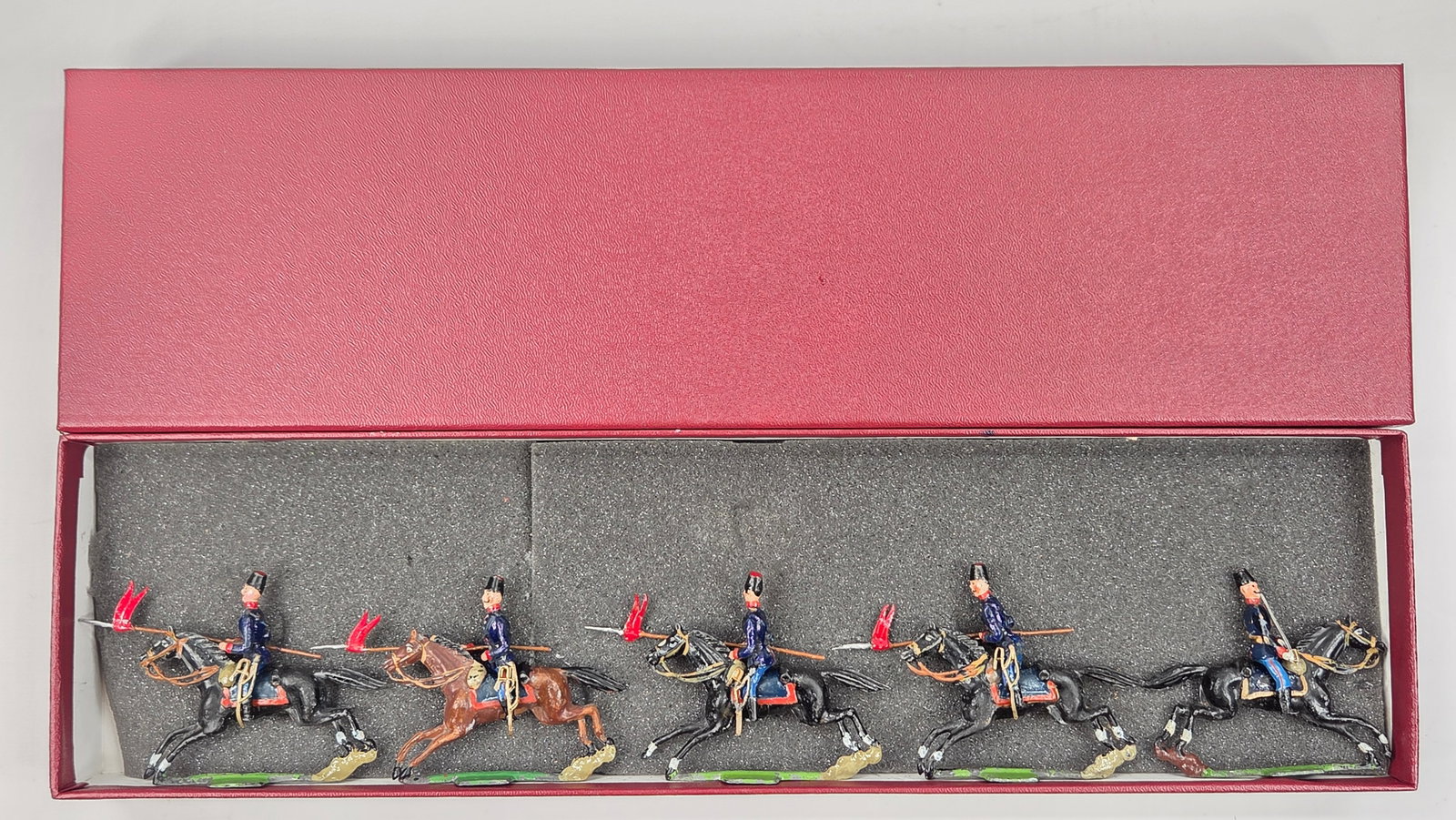 SET OF 5 UNMARKED MOUNTED SOLDIERS: ALL REMAIN IN GOOD CONDITION, SHOWING SOME TYPICAL WEAR.