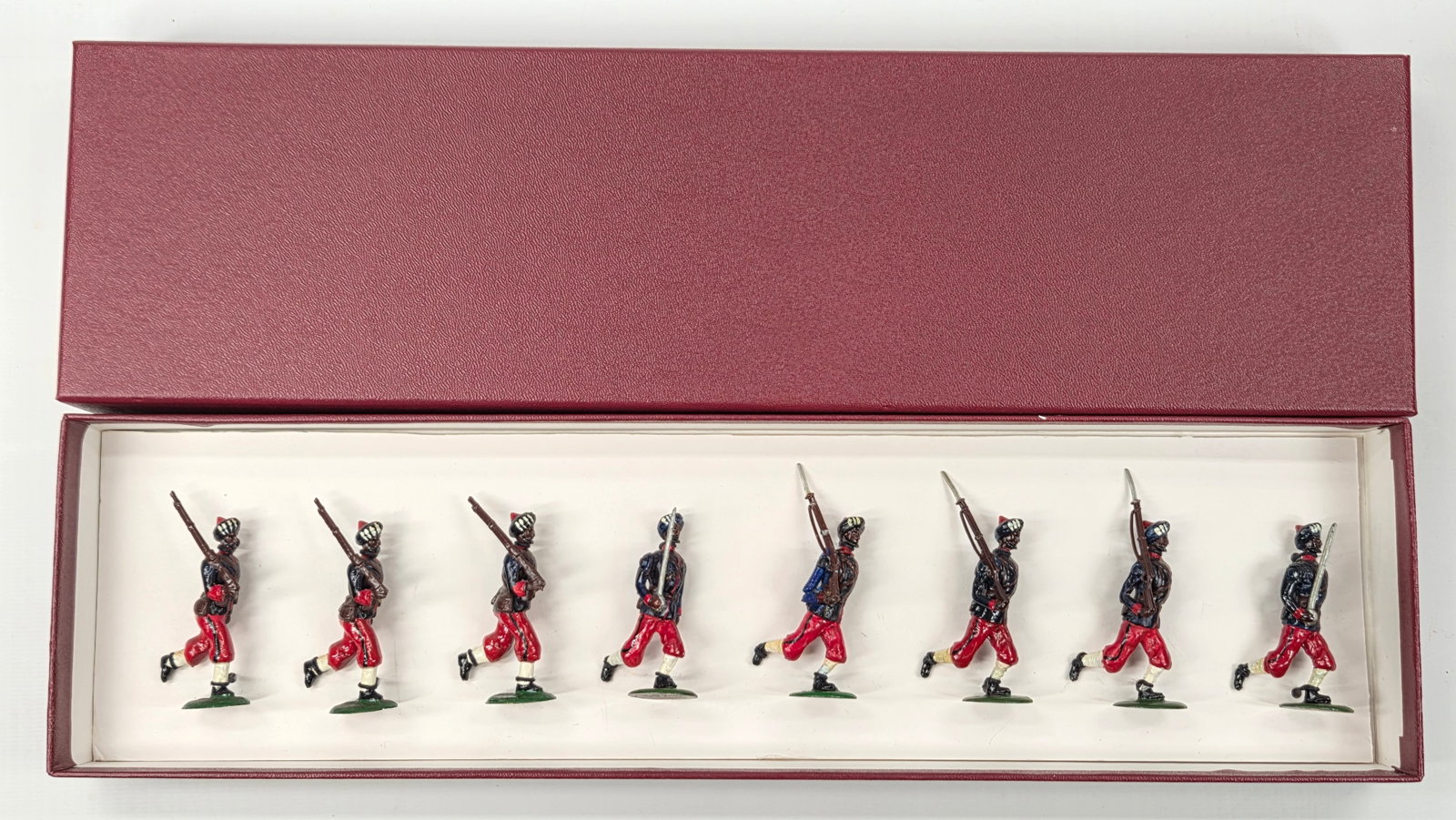 SET OF 8 UNMARKED HAND PAINTED LEAD SOLDIERS: ALL REMAIN IN GOOD CONDITION, SHOWING SOME PAINT WEAR.