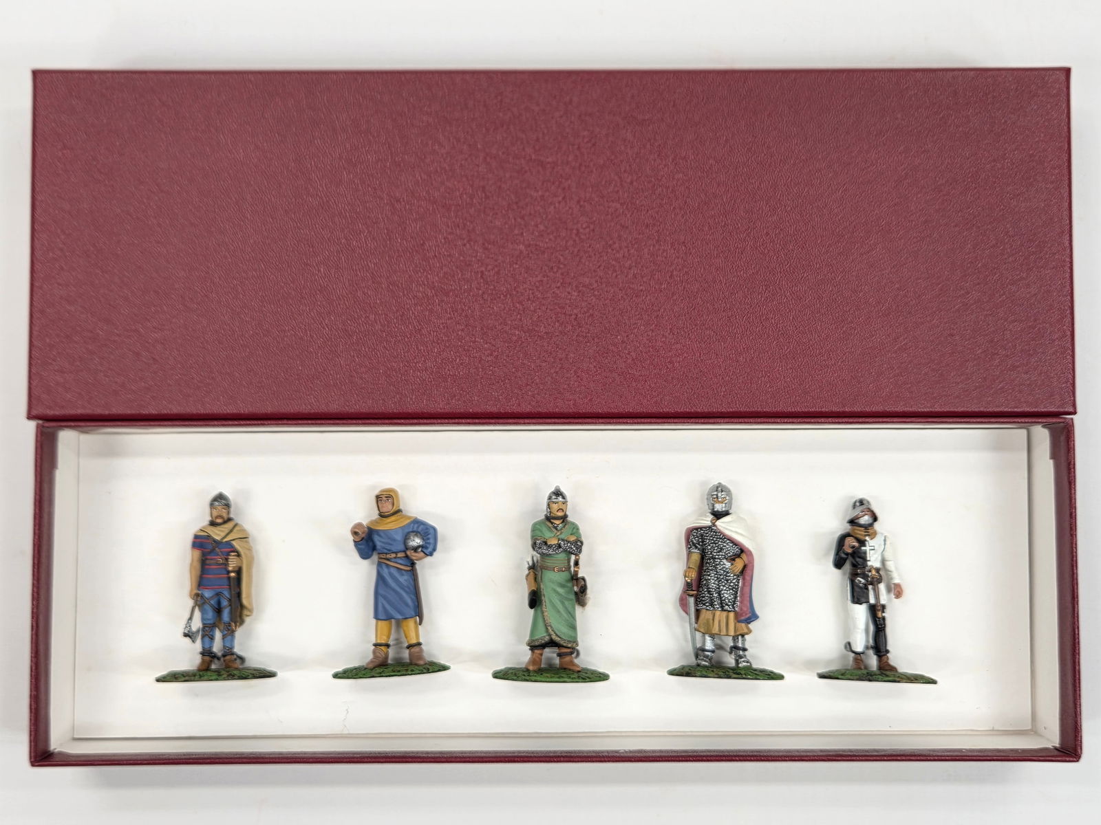 SET OF 5 HAND PAINTED MEDIEVAL KNIGHTS: ALL REMAIN IN GOOD CONDITION, SHOWING SOME TYPICAL WEAR.
