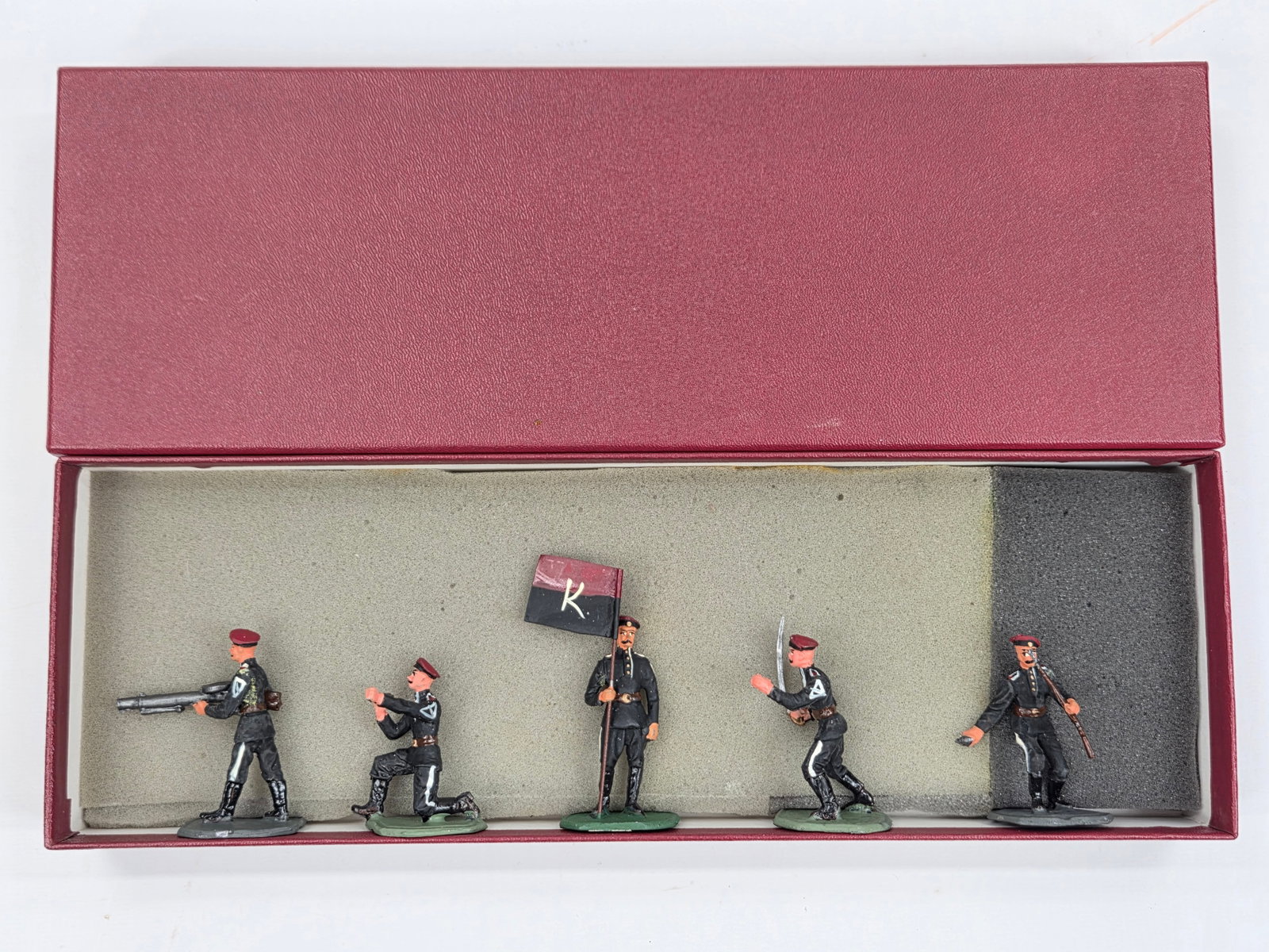 SET OF 5 HAND PAINTED LEAD SOLDIERS: ALL REMAIN IN GOOD CONDITION, SHOWING SOME PAINT WEAR.