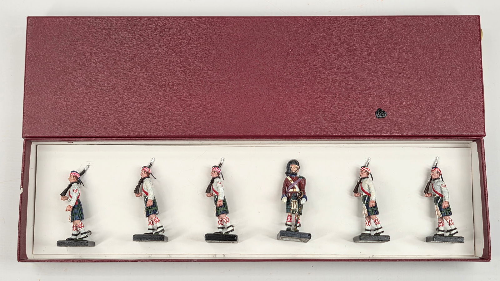 SET OF 6 ALYMER HAND PAINTED HIGHLANDERS: ALL REMAIN IN GOOD CONDITION, SHOWING SOME TYPICAL WEAR.