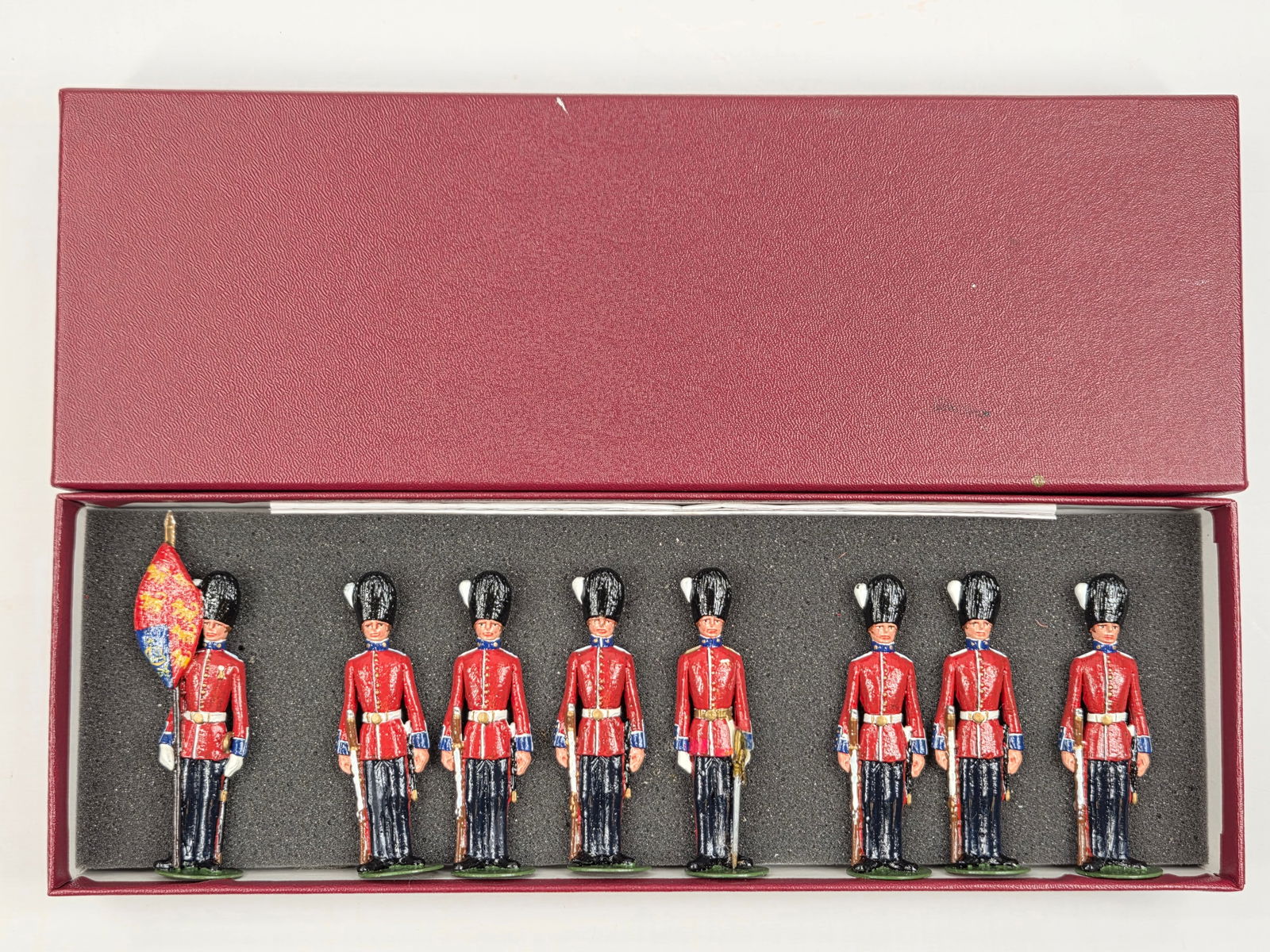 SET OF 8 ALYMER HAND PAINTED SOLDIERS: ALL REMAIN IN GOOD CONDITION, SHOWING SOME TYPICAL WEAR.