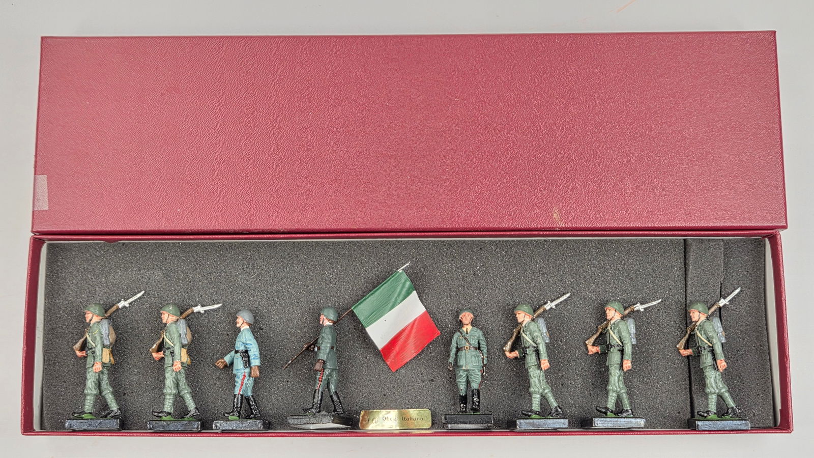 SET OF 8 ALYMER HAND PAINTED ITALIAN INFANTRY: ALL REMAIN IN GOOD CONDITION, SHOWING SOME TYPICAL WEAR.