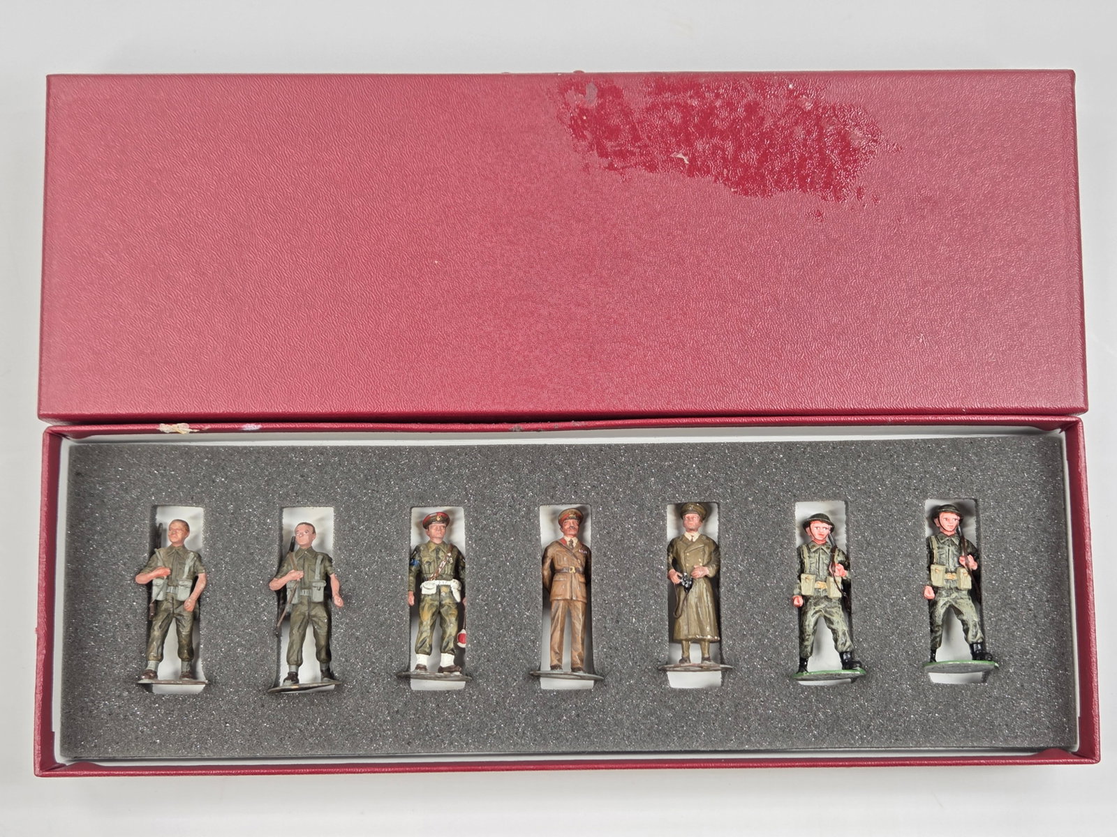 SET OF 7 ALYMER HAND PAINTED SOLDIERS: ALL REMAIN IN GOOD CONDITION, SHOWING SOME TYPICAL WEAR.