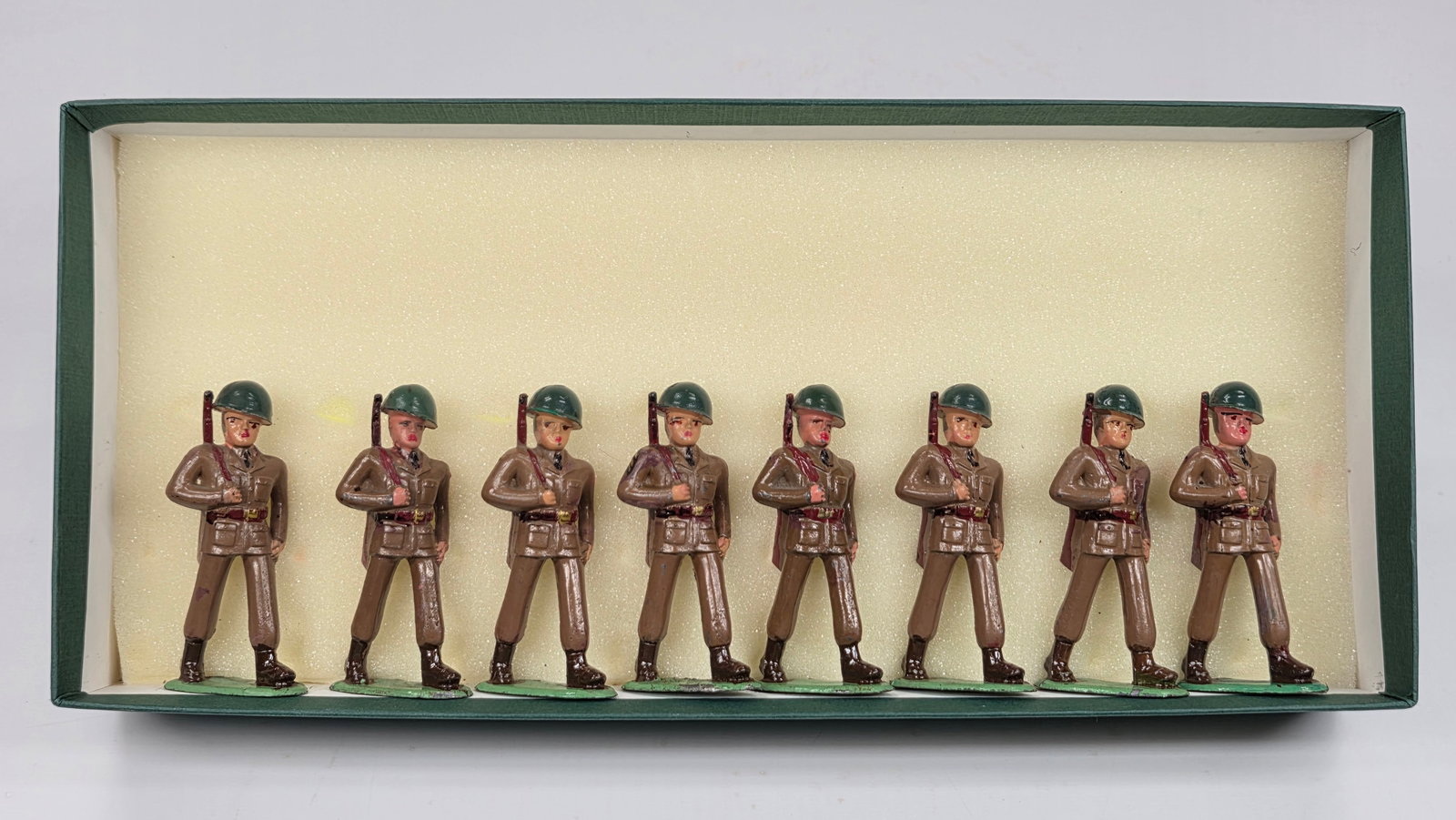 SET OF 8 BARCLAY / MANOIL LEAD SOLDIERS (1 of 5)