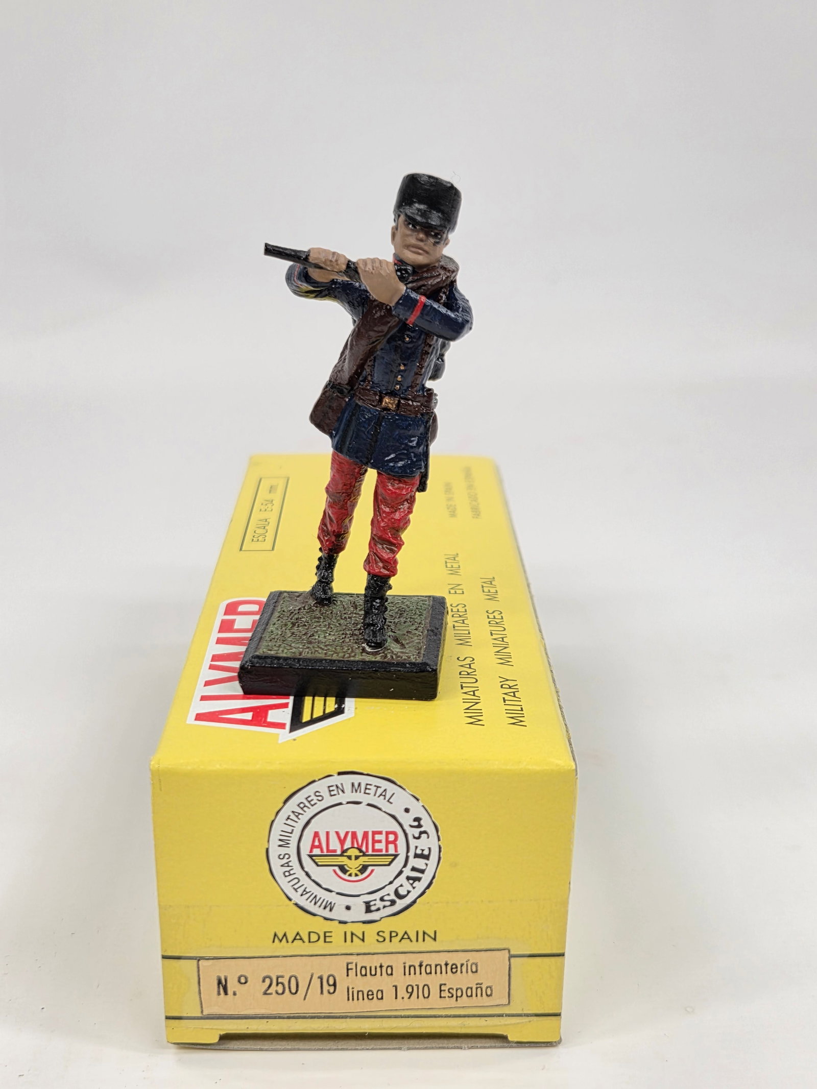 ALYMER HAND PAINTED LEAD SOLDIER W/ BOX: REMAINS IN VERY GOOD CONDITION W/ BOX