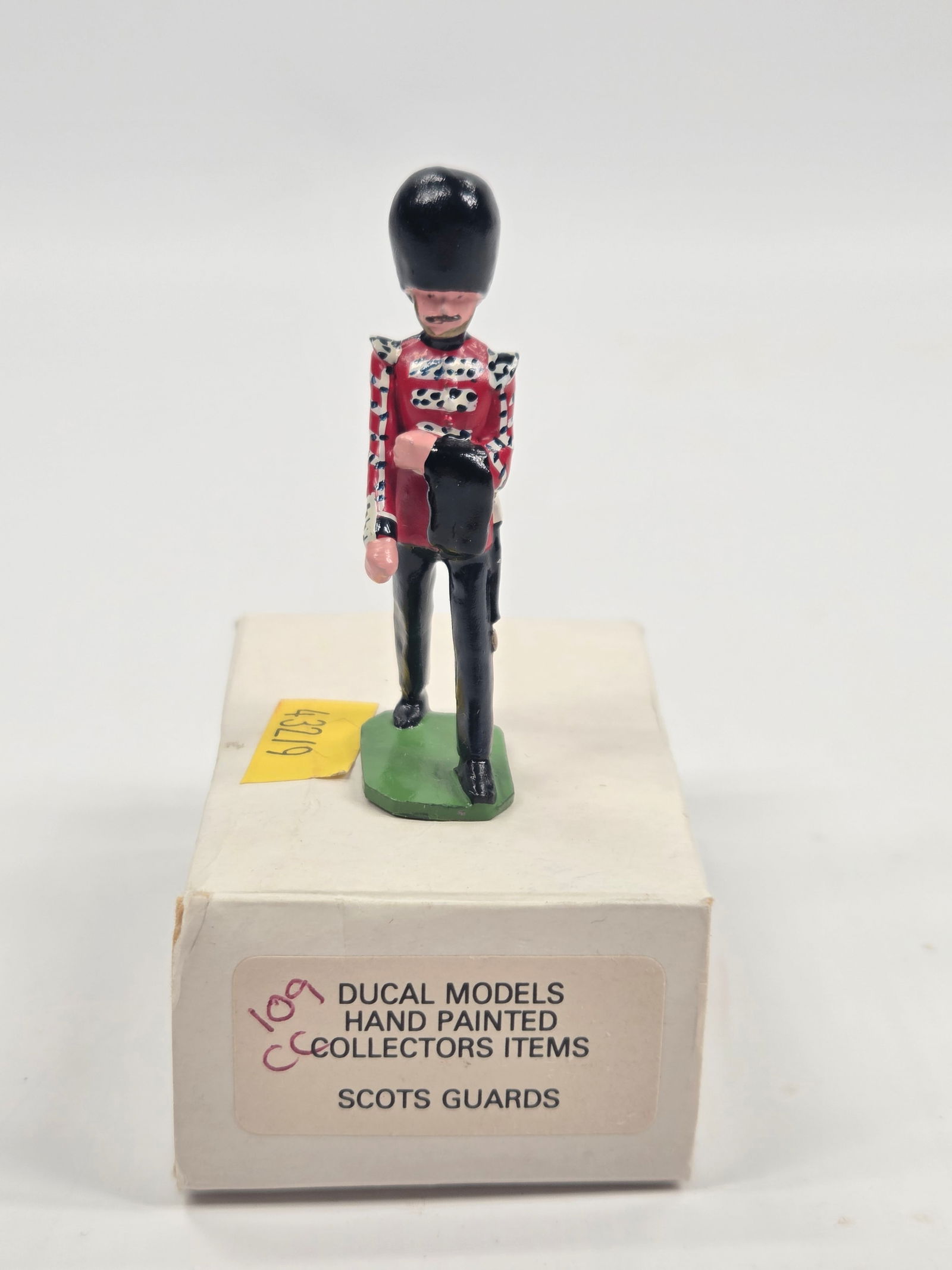 DUCAL MODELS SCOTS GUARD: REMAINS IN VERY GOOD CONDITION W/ BOX
