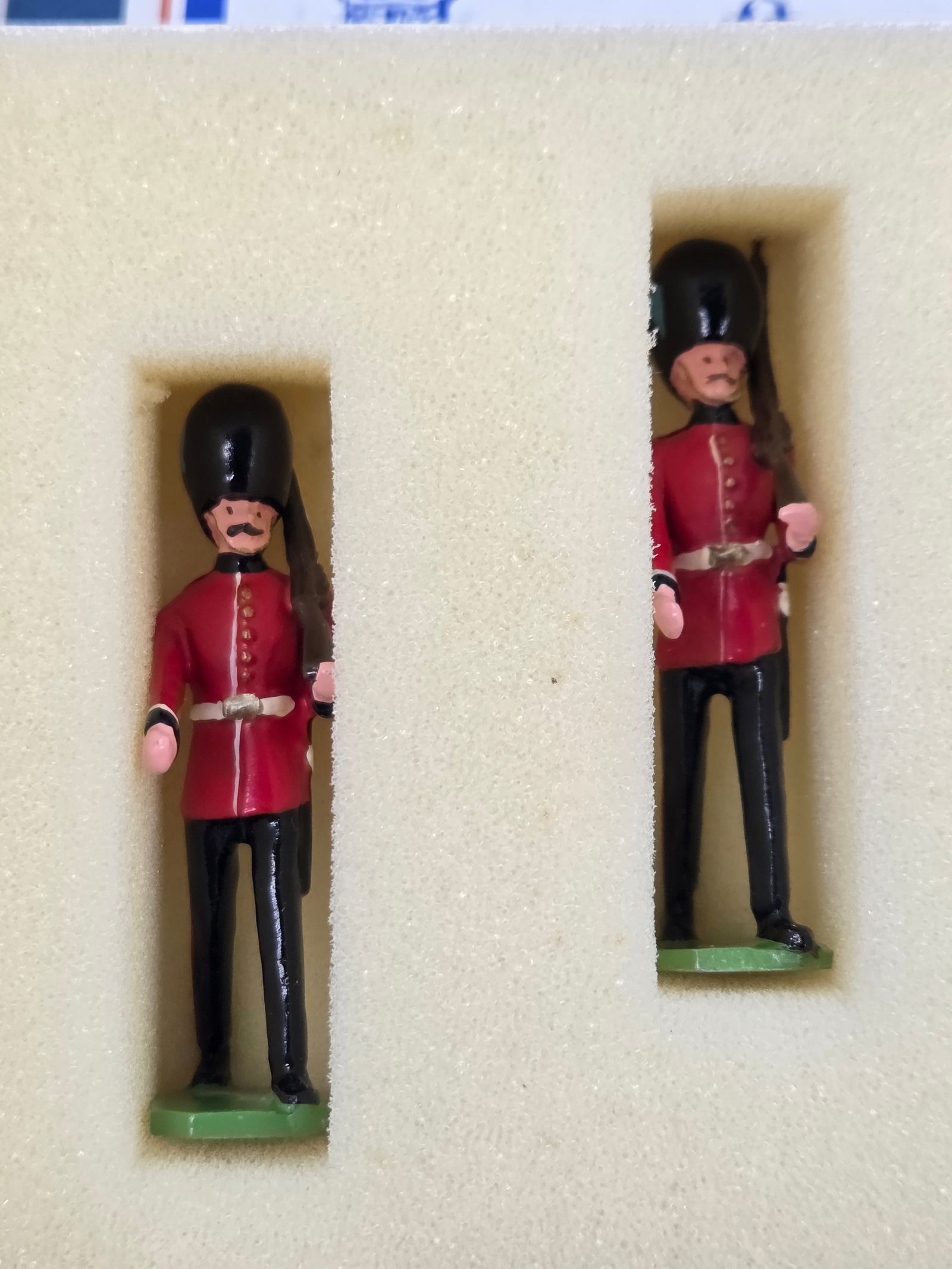 DUCAL MODELS IRISH GUARDS SET A77 - 2