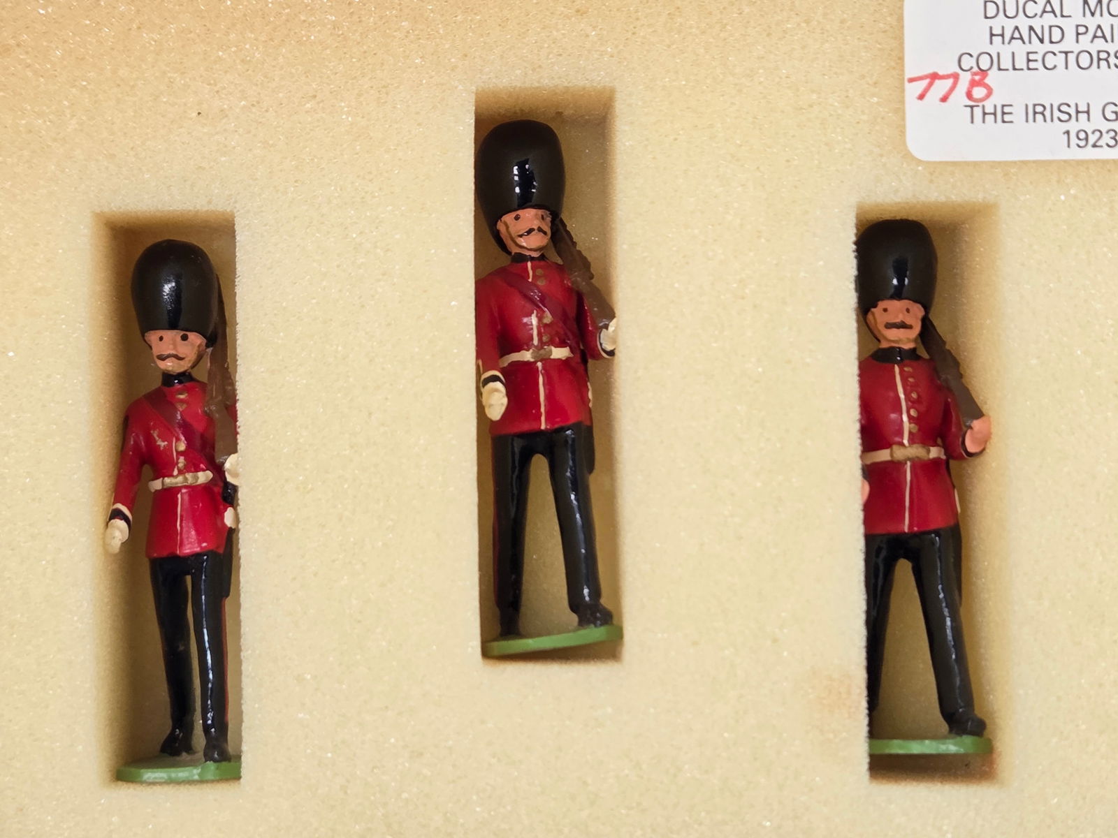 DUCAL MODELS IRISH GUARDS SET B77 - 2
