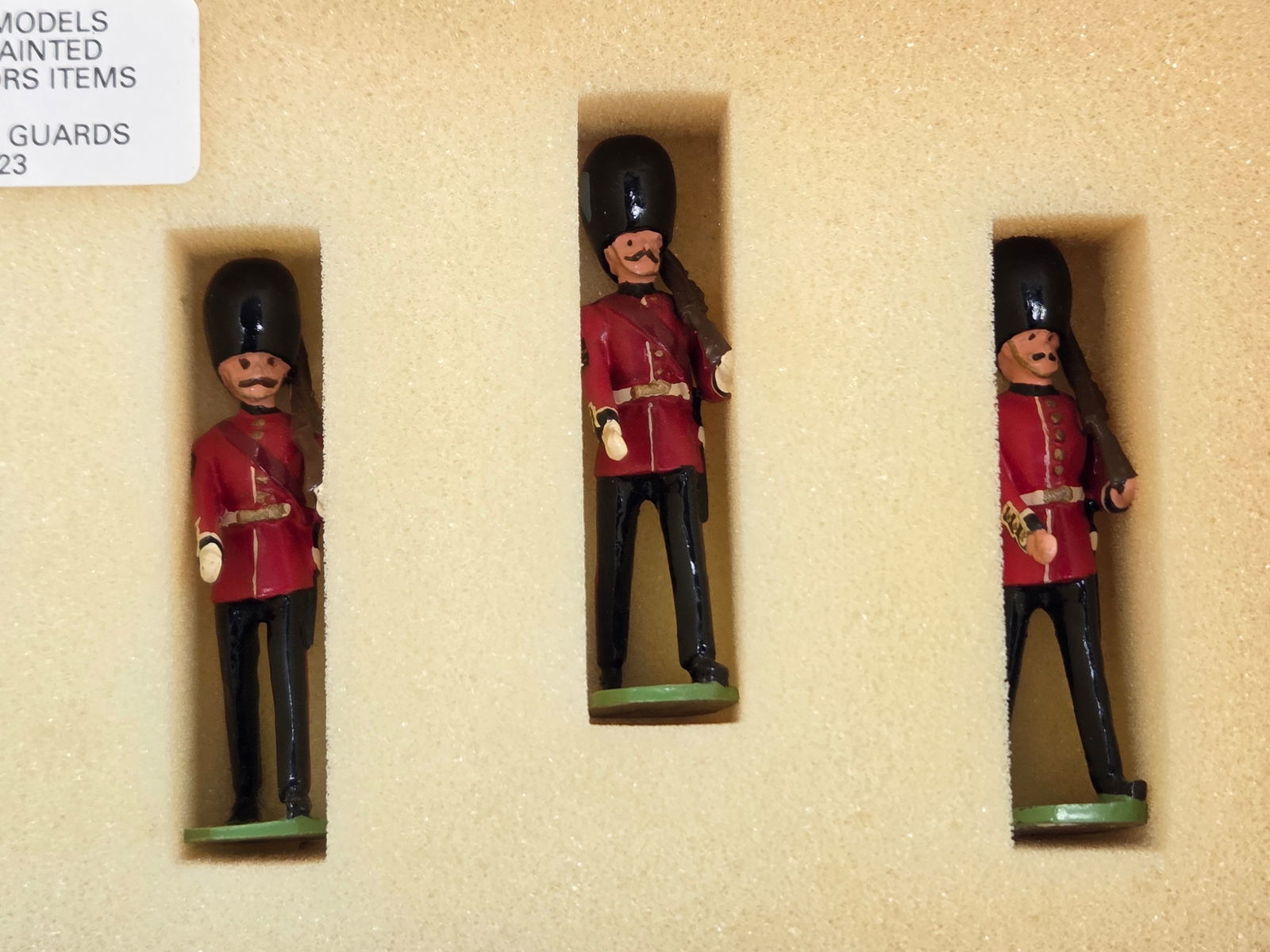 DUCAL MODELS IRISH GUARDS SET B77 - 3