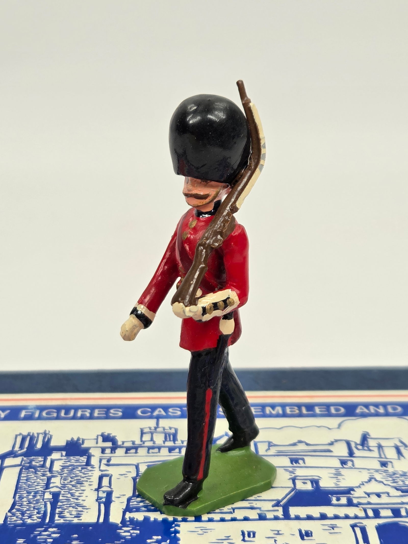 DUCAL MODELS IRISH GUARDS SET B77 - 4