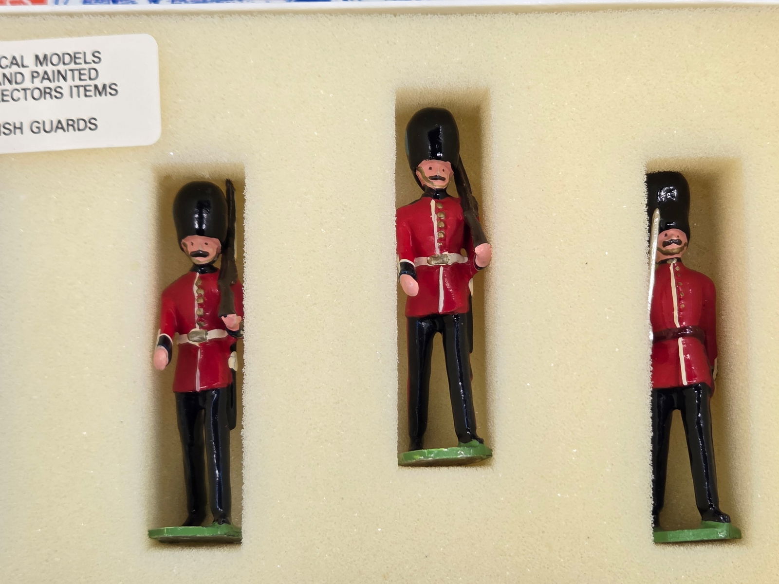 DUCAL MODELS IRISH GUARDS SET C77 - 3