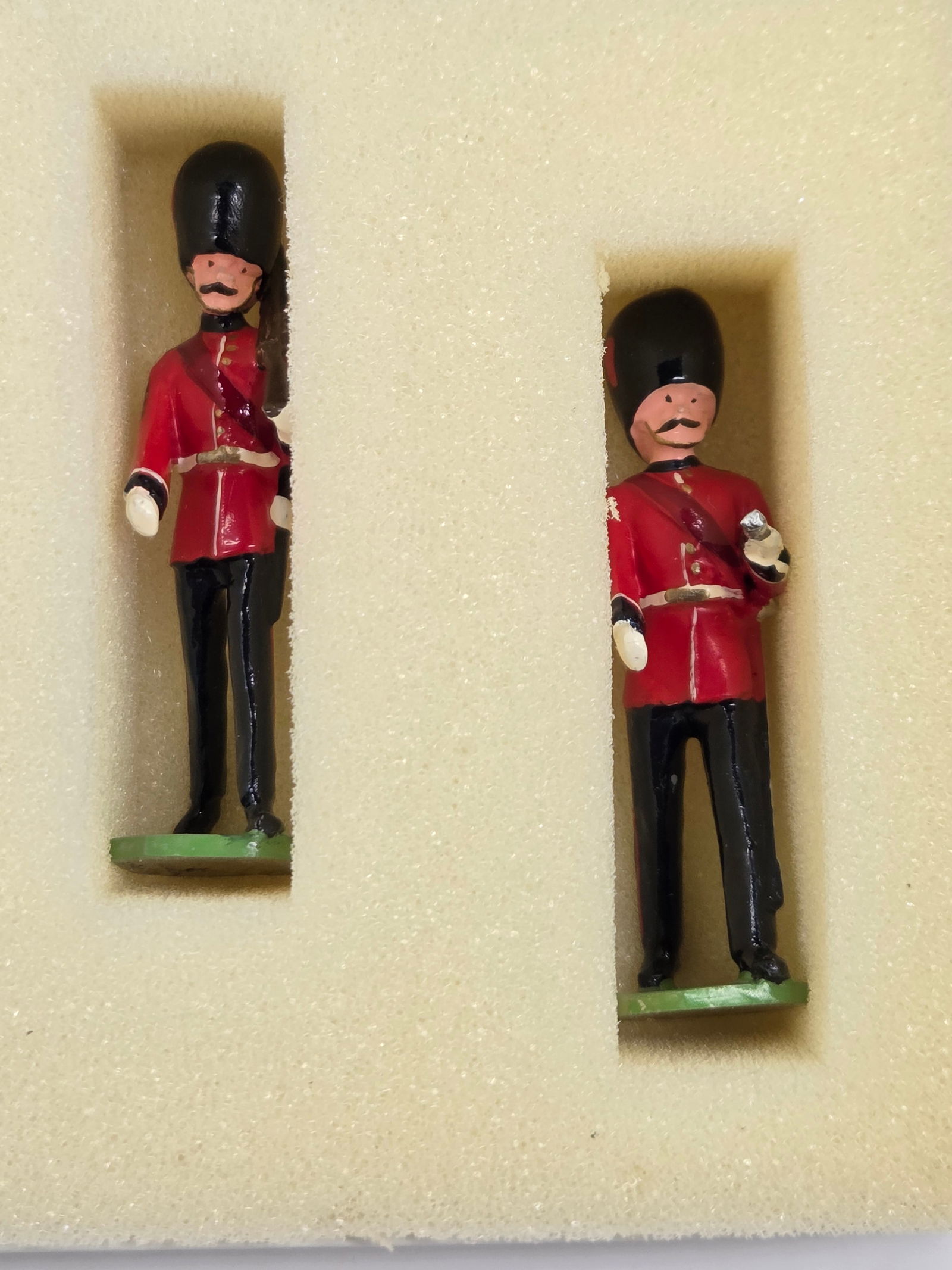 DUCAL MODELS COLDSTREAM GUARDS 88 - 4