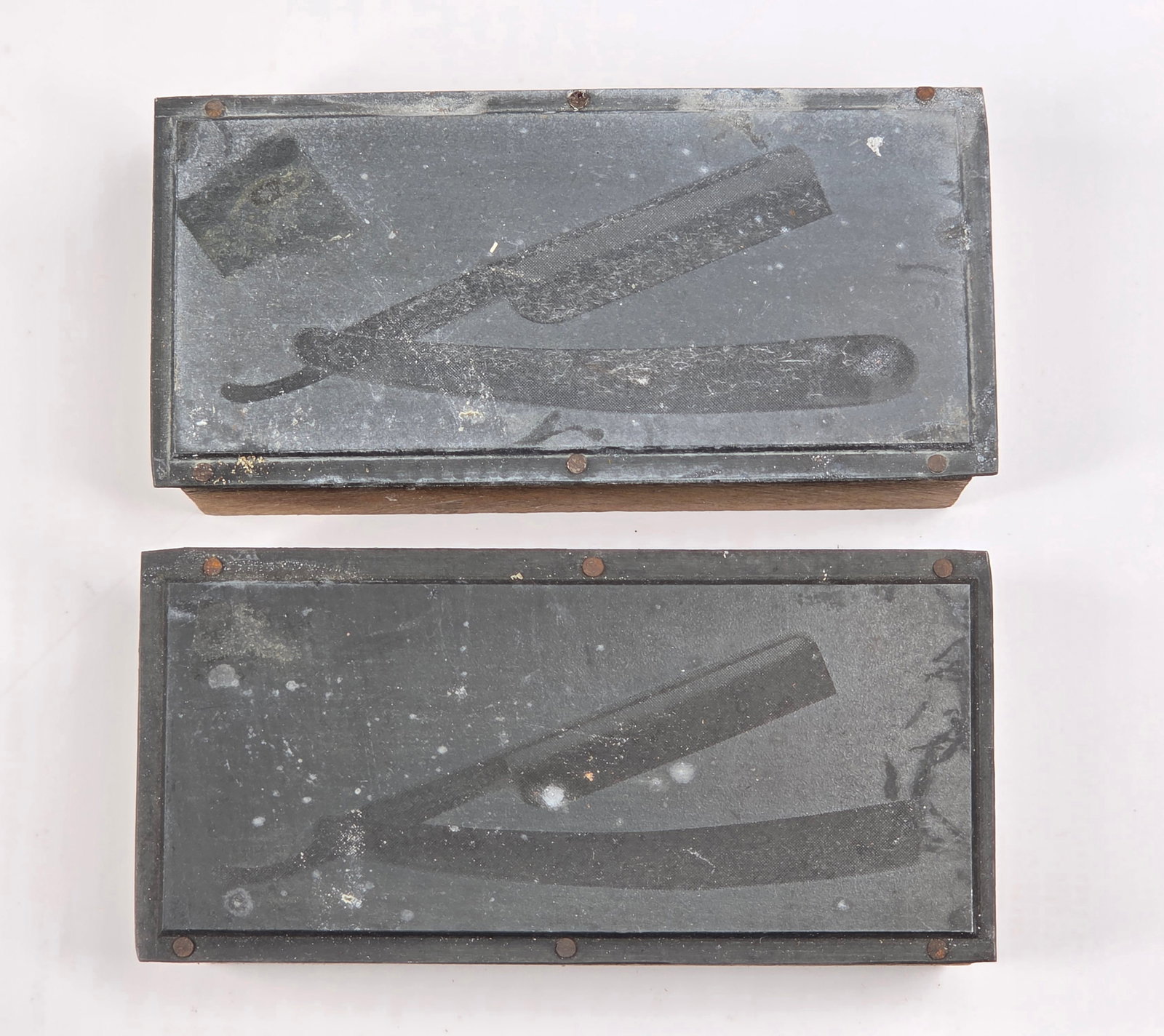 2) ANTIQUE STRAIGHT RAZOR PRINT BLOCKS: BOTH REMAIN IN GOOD CONDITION, SHOWING SOME TYPICAL WEAR.