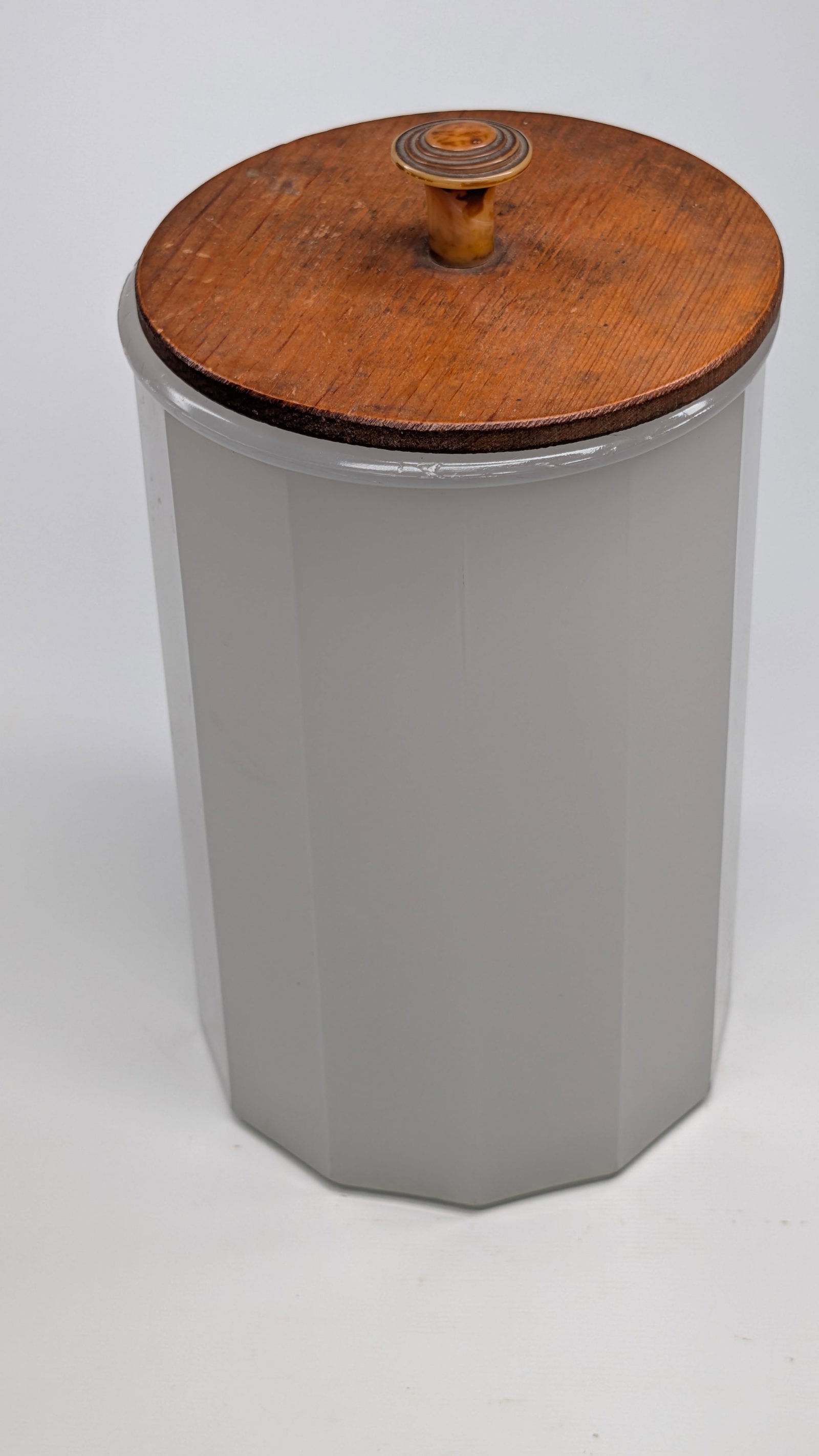 ANTIQUE MILK GLASS CONTAINER JAR WITH WOODEN LID: REMAINS IN VERY GOOD CONDITION, SHOWING SOME LIGHT WEAR, DUST. NO CHIPS OR CRACKS.