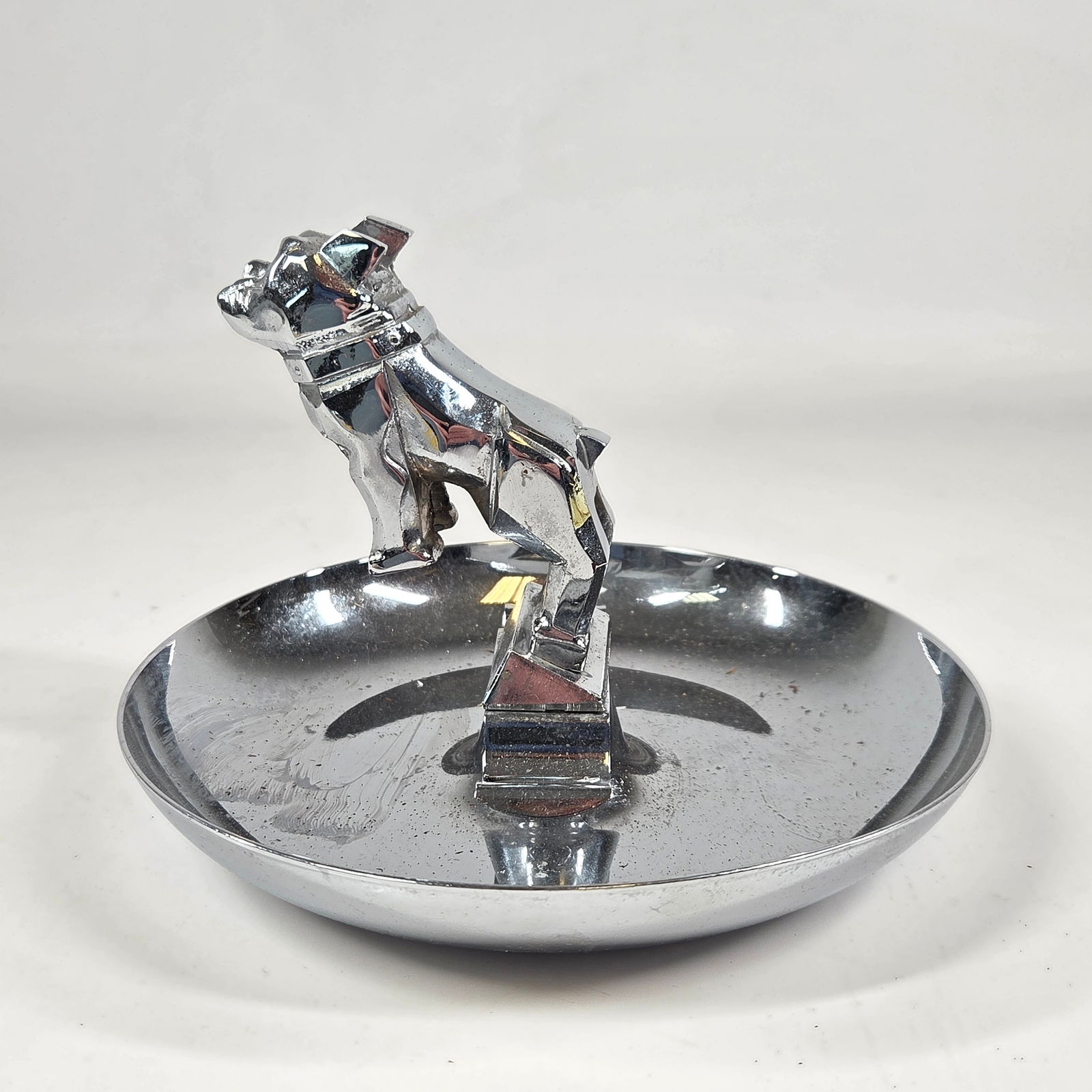 VINTAGE CHROME MACK BULLDOG ASHTRAY: REMAINS IN GOOD CONDITION, SHOWING SOME TYPICAL WEAR.