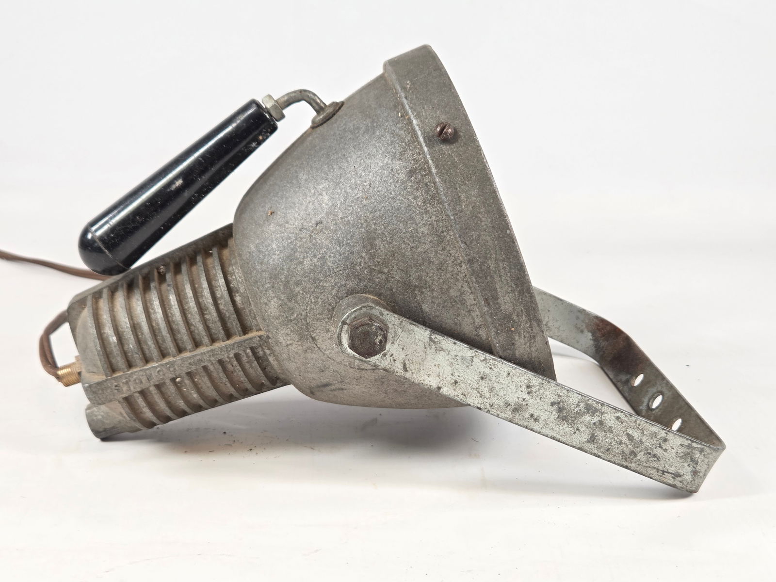 VINTAGE METAL SHOP SPOT LIGHT: REMAINS IN FAIR TO GOOD CONDITION, SHOWING TYPICAL USAGE WEAR THROUGHOUT. REWIRED.