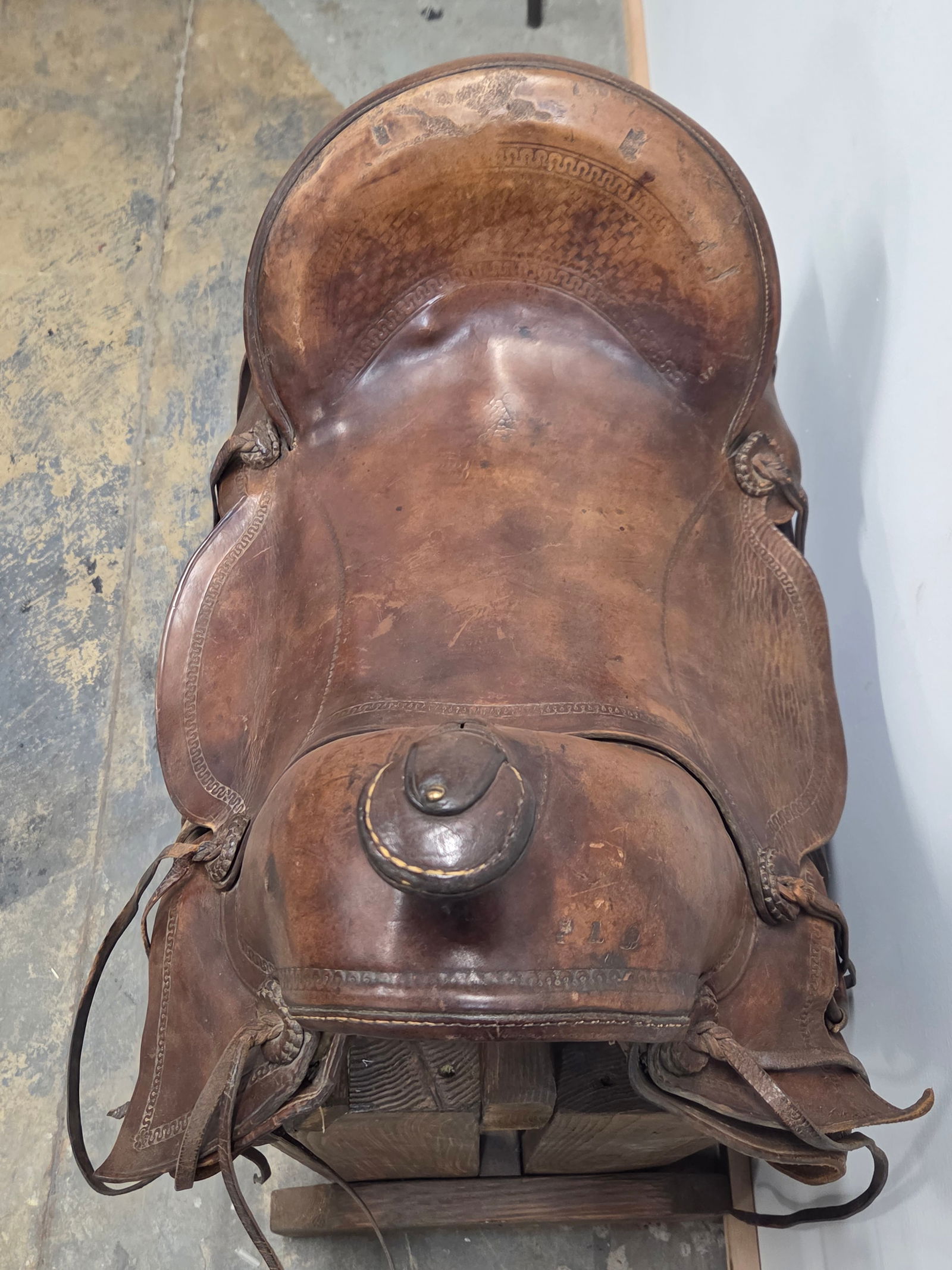 UNMARKED WESTERN LEATHER SADDLE - 3