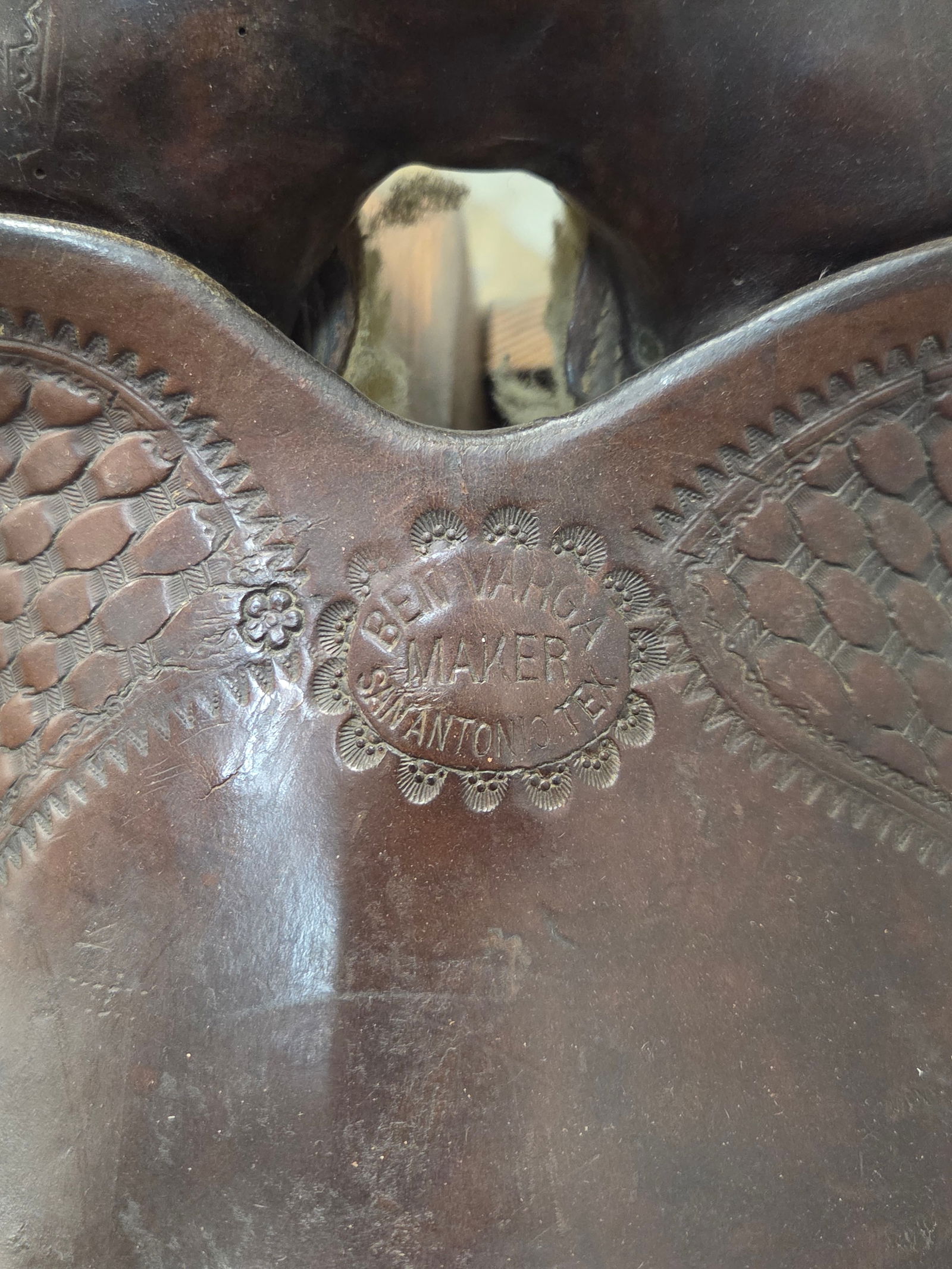 BEN VARGA TEXAS TOOLED LEATHER SADDLE - 5