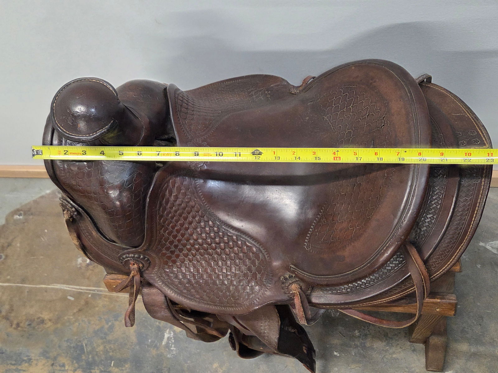 BEN VARGA TEXAS TOOLED LEATHER SADDLE - 8