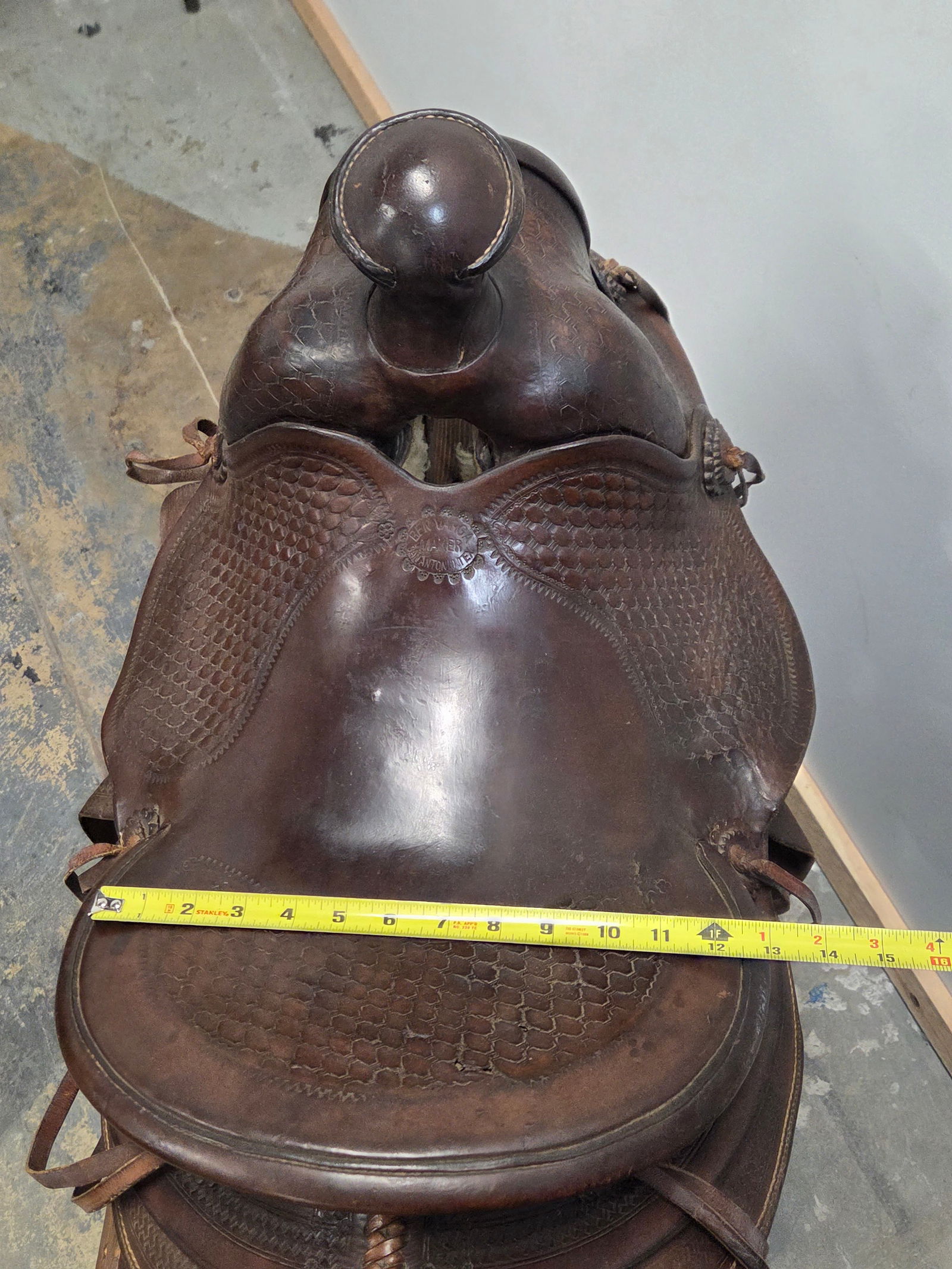 BEN VARGA TEXAS TOOLED LEATHER SADDLE - 9