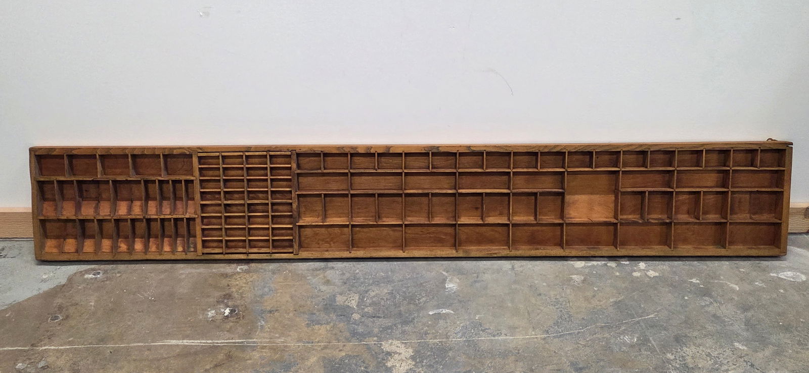 LARGE CUSTOM PRINTERS BLOCK TRAY: REMAINS IN GOOD CONDITION, SHOWING SOME TYPICAL WEAR.