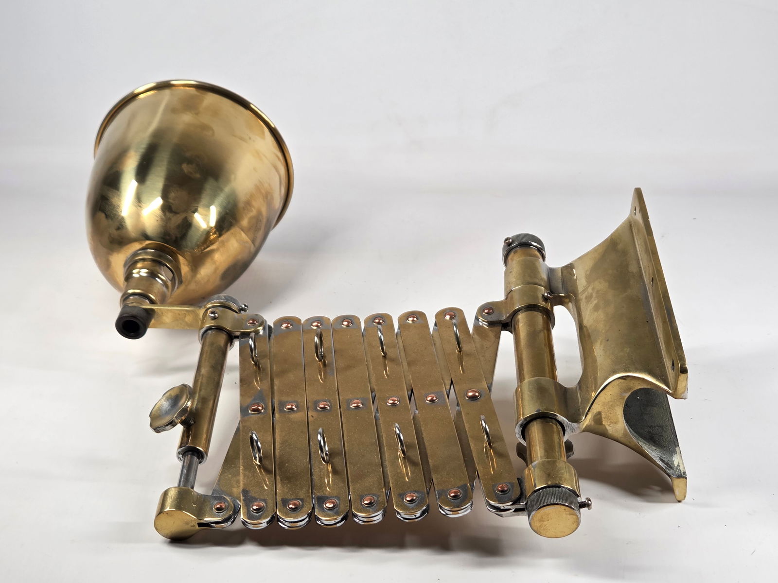 ANTIQUE POLISHED BRASS ADJUSTABLE POLE MOUNT LIGHT - 5